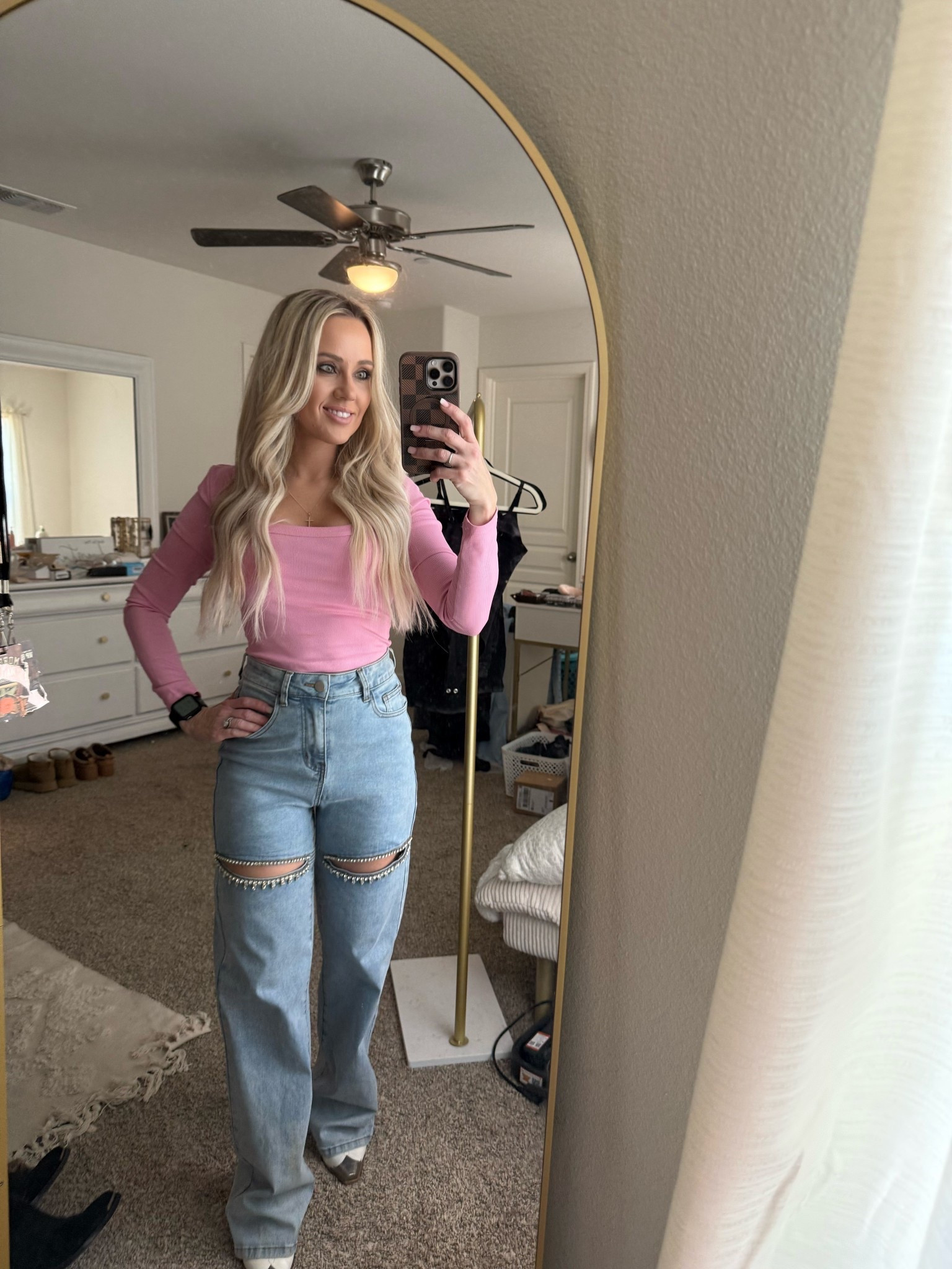 Pink just feels like spring 💕

Obsessed with this fitted long sleeve paired with light wash denim. It’s feminine but still a little edgy with the knee detail.

Dressed it up with boots and a mini bag for an easy, put-together look. 

#PinkOutfit
#SpringStyle
#DenimLook
#StatementJeans
#CasualChic
#WesternInspired
#EverydayFashion

#LTKgrwm #LTKootd #LTKValentine