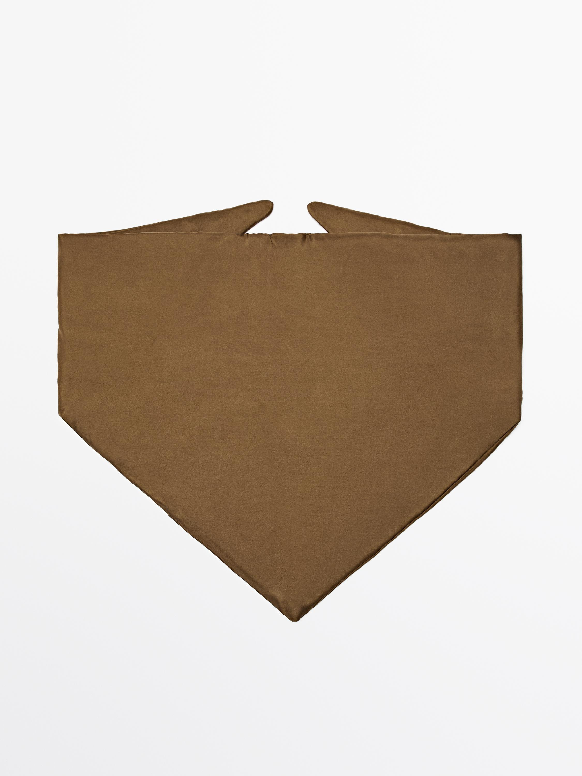 Gepolstertes Bandana aus 100 % Seide | Massimo Dutti DE