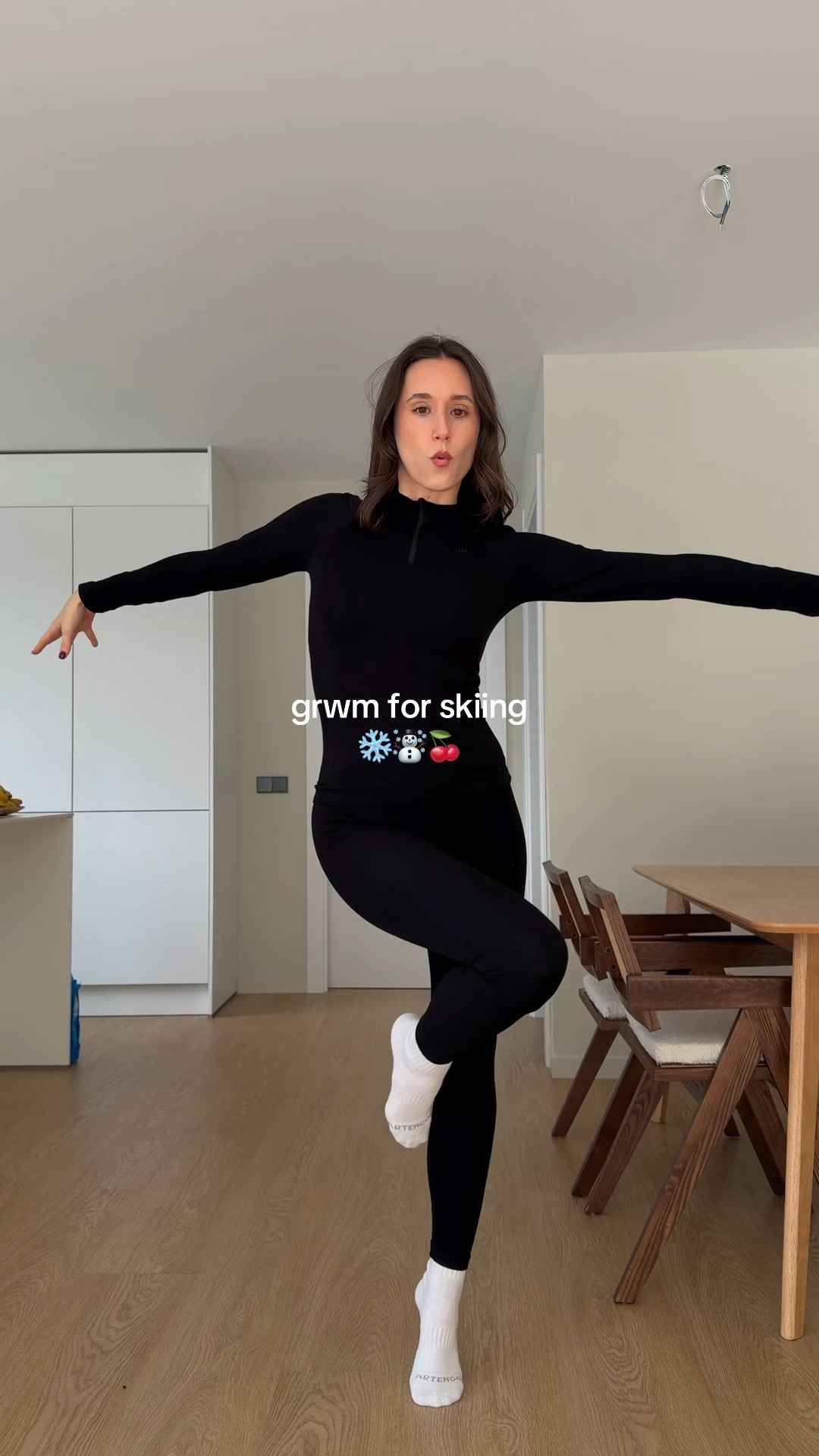 You will see me clearly I think 🤔🍒 #grwm #ski #skiing #skioutfit #winteroutfit 