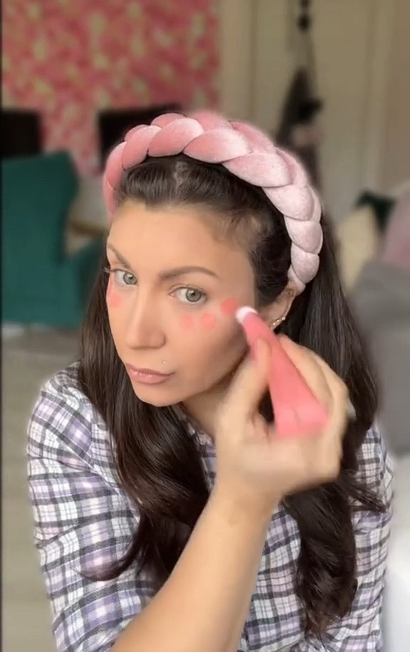 Get pretty in pink 💕

Love a good monochromatic makeup vibe for a chic and effortless look. 💋

Using some of my old favorites + my new obsession - The Matte Beauty Blush Wand @charlottetilbury. 

This is perfect for a quick eye/lip/cheek application.💕

(Definitely mom approved!)

Check out this video + links to all the products in my @shopltk (see bio for linktree)

Do YOU have a favorite new product you love?Comment below - I'd love to hear about it! 👇🏼👇🏼

#kissedbymelissa #makeuptutorial #grwm #fyp #mommymakeup #beautyhacks #sephora #amazonbeauty #skincare #naturalmakeup #пустиа #атиа #beautytips #makeupoftiktok #mombeauty #grwm #makeuphacks #Itk #momapproved #anastasiabeverlyhills #bennye #prettypinkpowder #loreal #maybelline #lagirlcosmetics 1m

#LTKstyletip #LTKunder50 #LTKbeauty