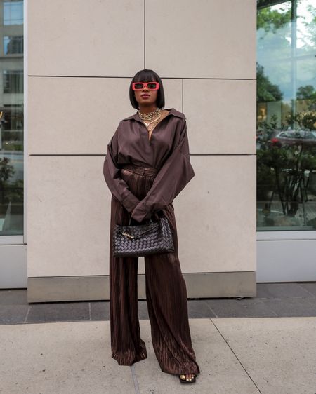 If you have never considered wearing chocolate brown for the spring summer, TRUST ME you will after watching this video! And if you have to watch this too because I share combinations you probably never considered! 

And don’t forget to enter the Fendi wallet giveaway on the pervious community post!





#LTKStyleTip #LTKOver40