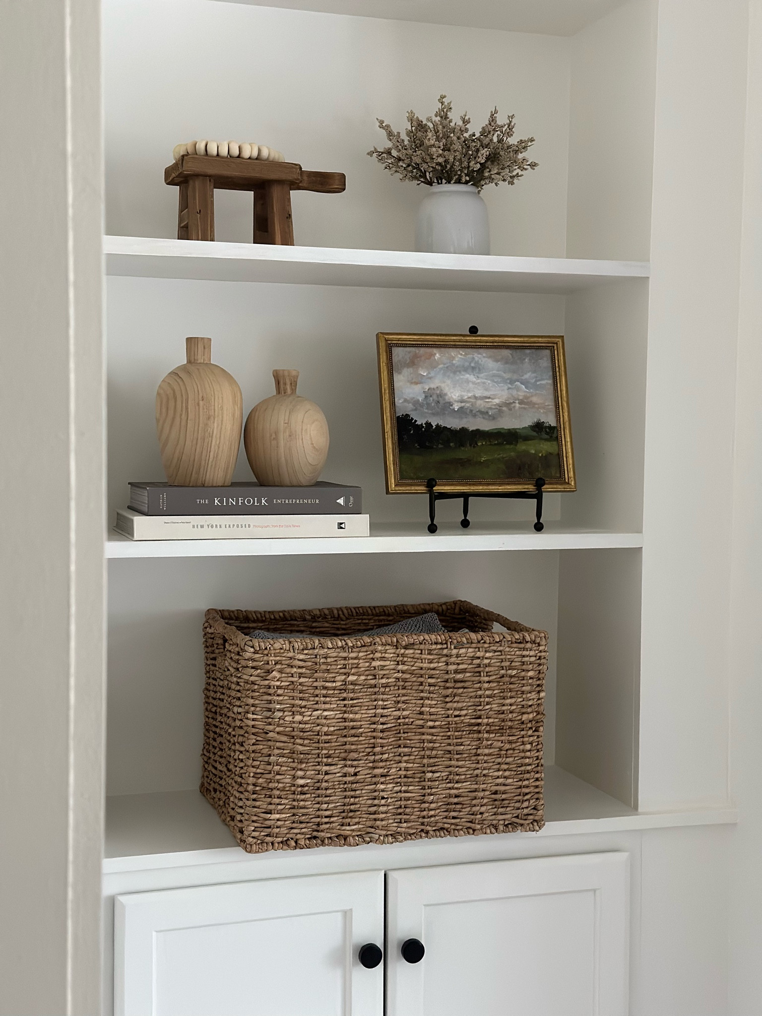 Shelf styling // Fall Decor // Shelfie // Neutral Shelf Styling // Classic Shelf Styling // Art Easel 

Art is called Southern Fields from www.debpresutto.com or linked on Etsy.

#falldecor #shelfstyling #shelfie #homedecor #fall

#LTKhome #LTKstyletip #LTKSeasonal
