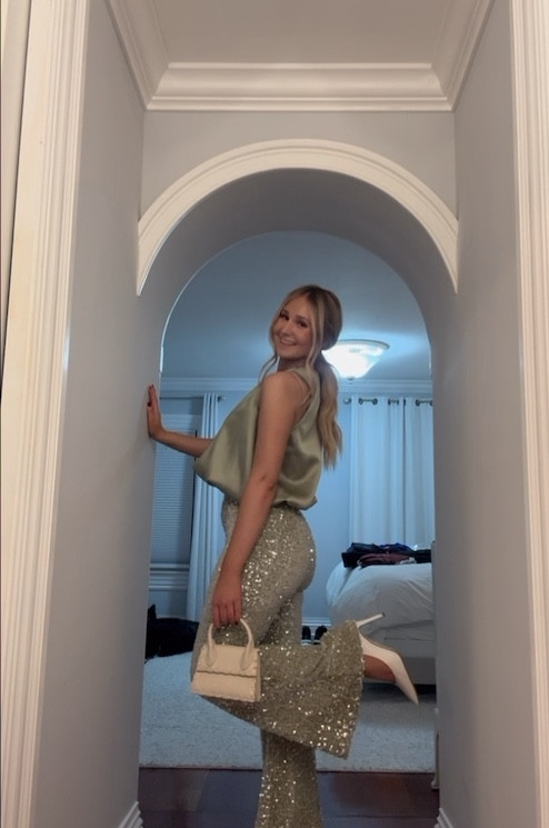 disco barbie!! 🪩✨ so obsessed with this green sequin outfit 

zara outfit | sequin pants | green sequin | green silk bubble top | wedding weekend | white pumps | white mini bag 