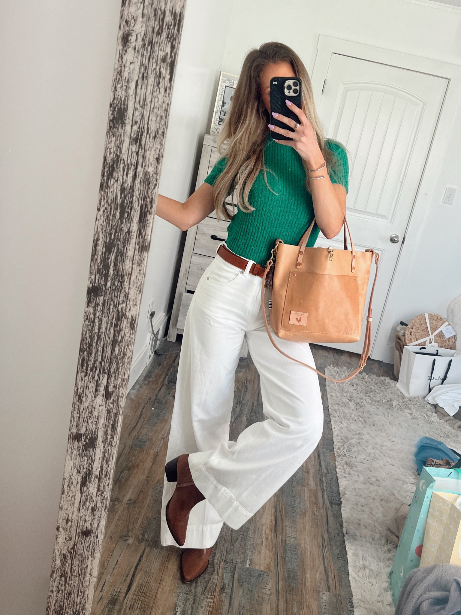 March 🍀 💚 🌈 🌧️ 

Don’t forget to check out Meanwhile Back On The Farm to find my bag and so many more incredible quality products. Use code Kelley20 to stack 20% off your purchase! 