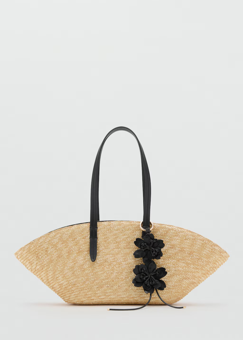 Natural fibre basket with flower charm | MANGO (UK)