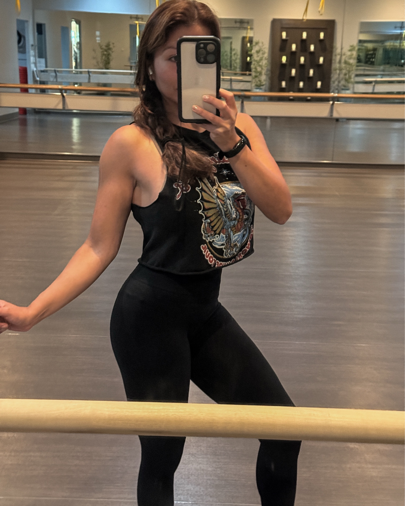 Confidence isn’t something you wait to feel — it’s something you build through every rep, every set, every moment you show up for yourself.

💥 Strong. Focused. Unstoppable.
Because the woman I’m becoming deserves my discipline, not my excuses.

#FitLifeWithErika #ConfidenceInTheGym #StrongWomen #FitMami #BikiniFitness #GymMotivation


#LTKFamily #LTKActive #LTKSeasonal