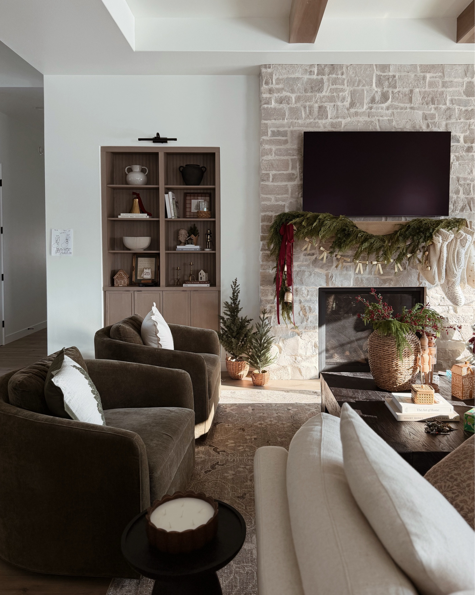 🌲🎅 It’s officially Christmas month, let the holiday magic begin! 

#christmasmood #christmasaesthetic #classsicchristmas 

#LTKHome #LTKHoliday