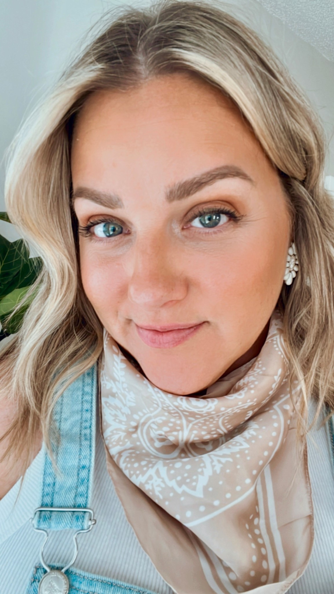 ✨Western meets modern chic✨
A silk scarf + statement earrings = instant cowgirl glam 🤠✨ Perfect for pairing with denim, layering for fall, or just giving your everyday outfit a little yeehaw energy.

#LTKFallStyle #WesternVibes #AffordableChic


#LTKStyleTip #LTKFindsUnder50 #LTKMidsize