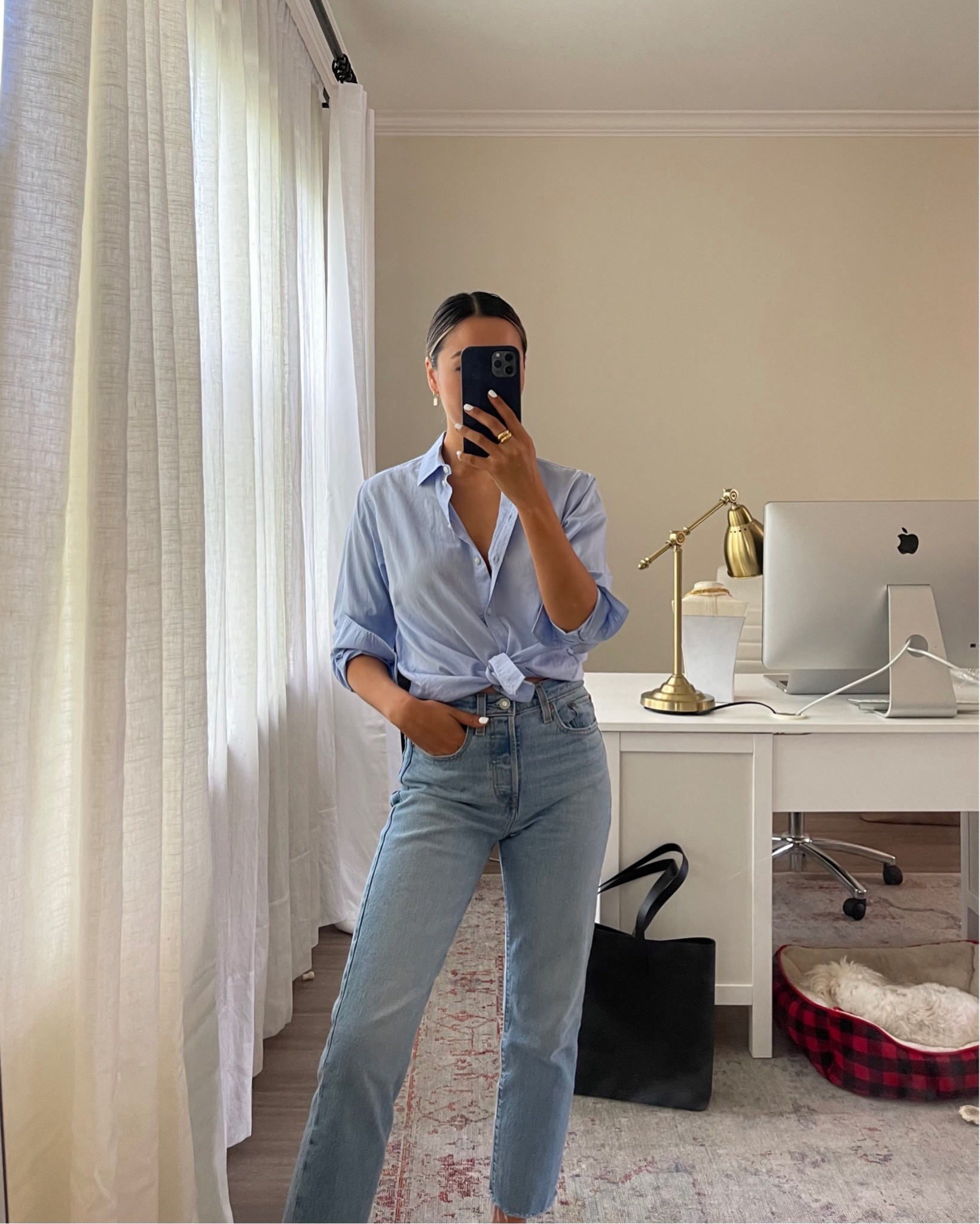 light blue spring outfit inspo 

• Button down from everlane wearing 0 - linked to a similar shirt 
• jeans from Levi’s - wedgie straight jeans in tango hustle, linked to similar wash (fully baked) 

Spring outfit / jeans / casual / baby blue / light blue / button up 

#LTKstyletip #LTKSeasonal