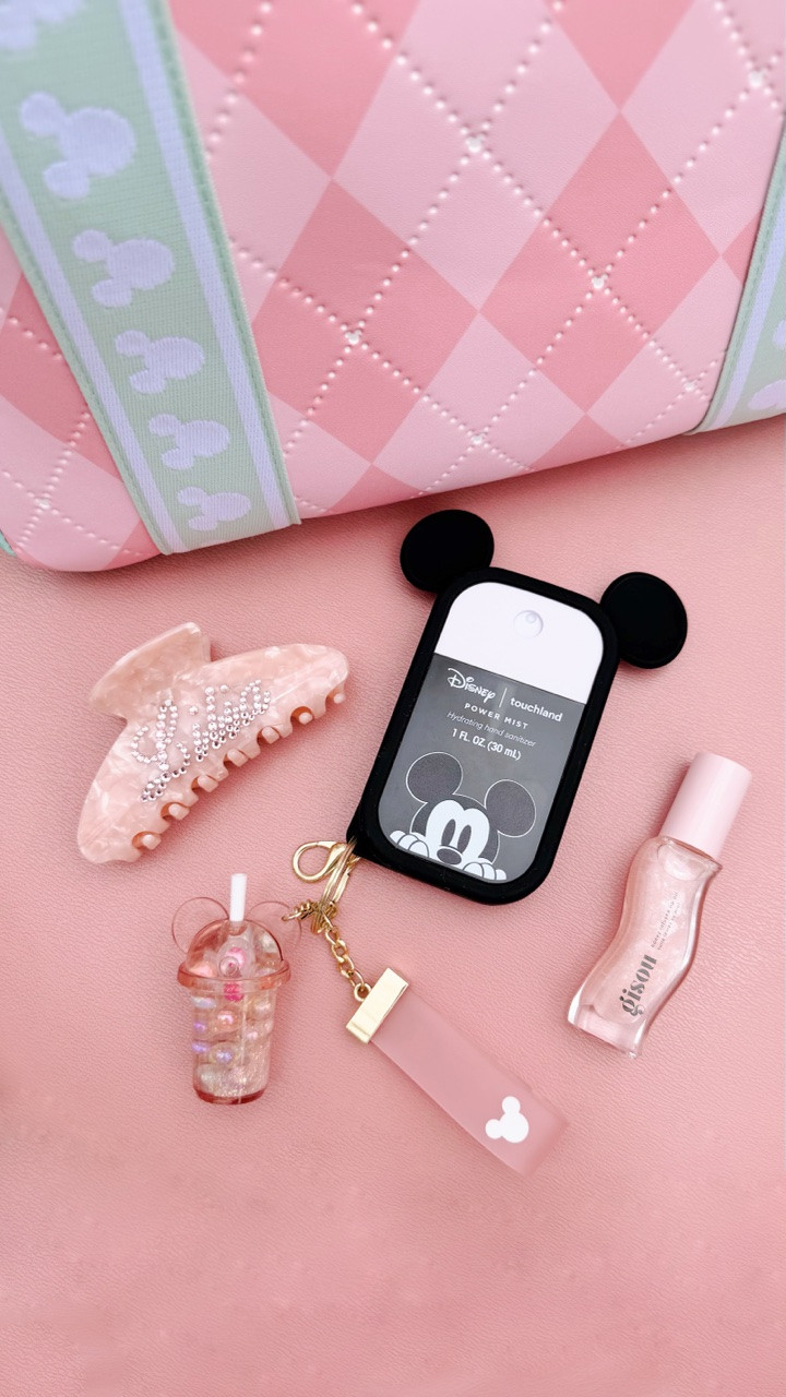 sometimes all you need is a whimsy solo disney day 🎀🏰✨ it’s been a while since i’ve been back to the office (😜), so taking myself on a whimsical solo date here was much overdue. and thank you to the sweet girl who offered to take a little video of me 🥰 10/10 would take myself on this date again 🐭💖

#disneyland #disneydate #disneyoutfits #disneycreator #disneyoutfit

#LTKootd