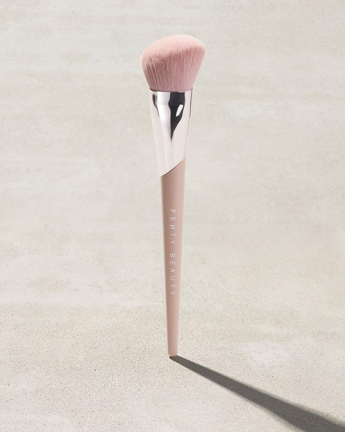 FACE SHAPING BRUSH 125 | Fenty Beauty