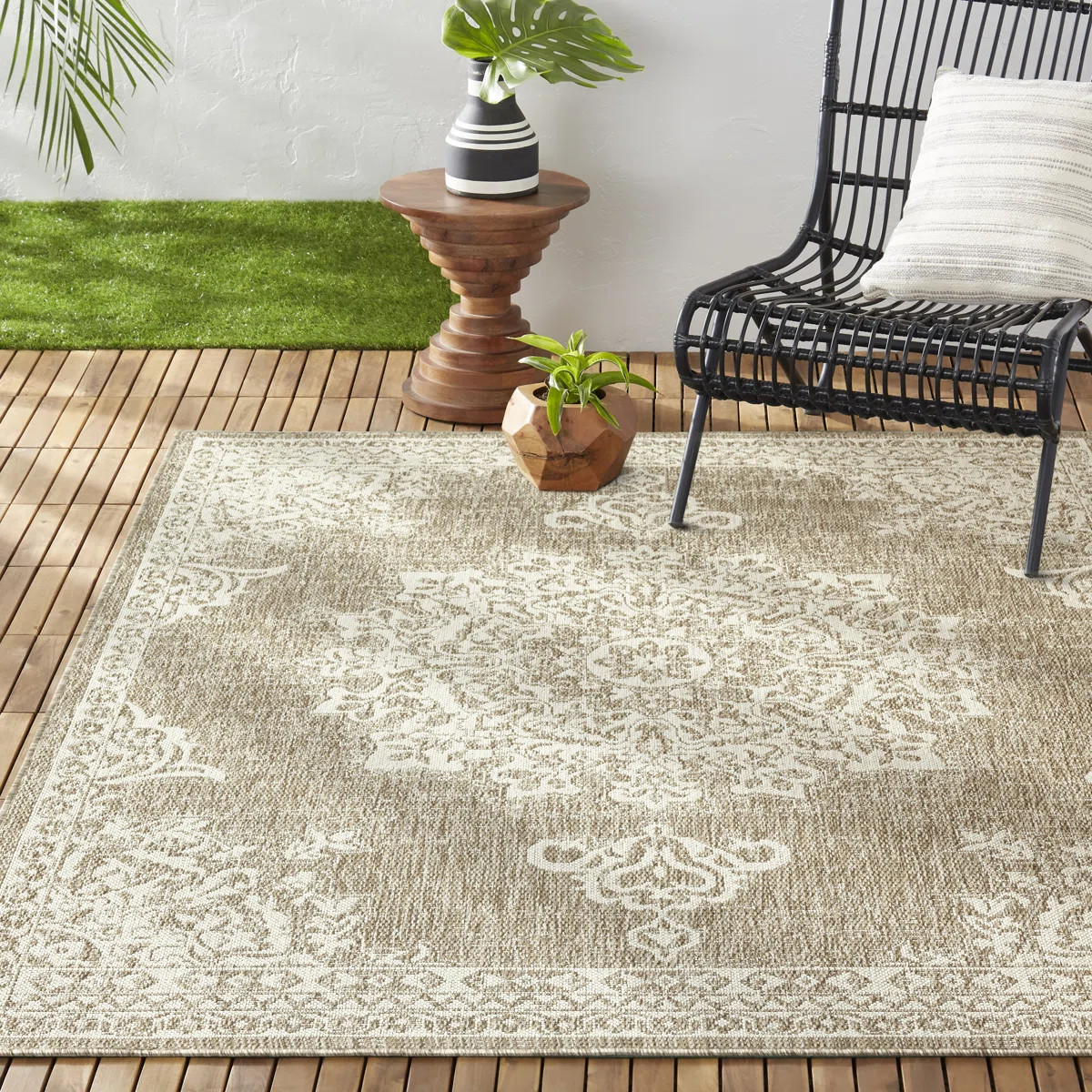 Nicole Miller New York Patio Country Azalea Medallion Indoor/Outdoor Area Rug, Taupe/Ivory | Wayfair North America