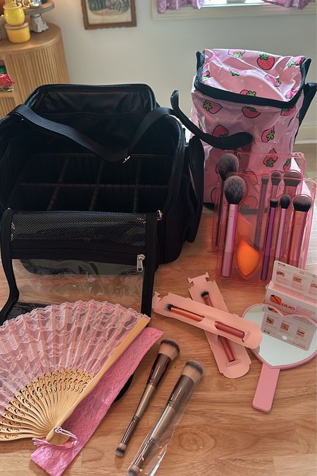 new makeup kit things :) 