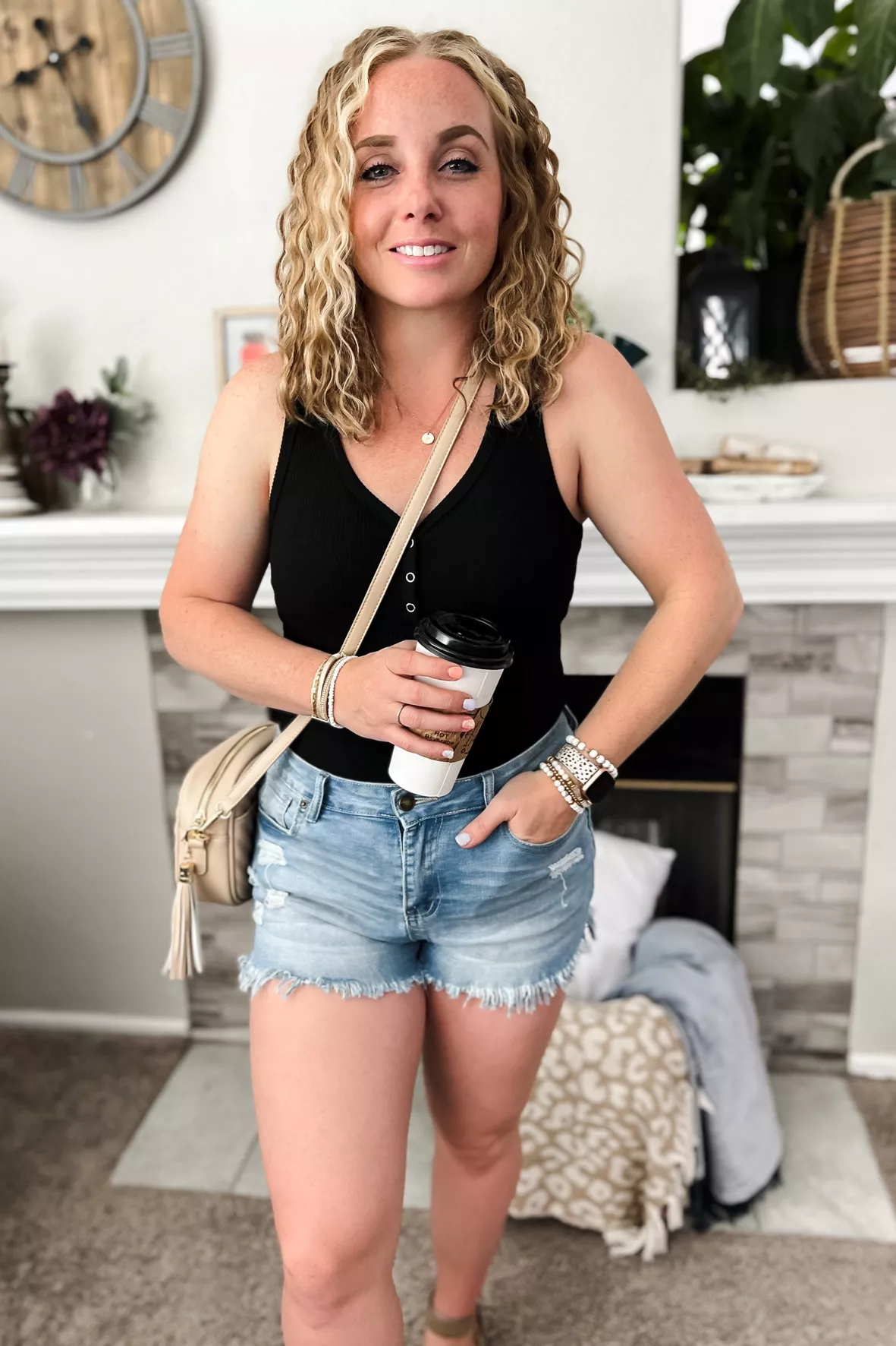 Casual Summer Outfit, Jean Shorts Women Outfit, Black Top and Jean Shorts  Summer Outfit