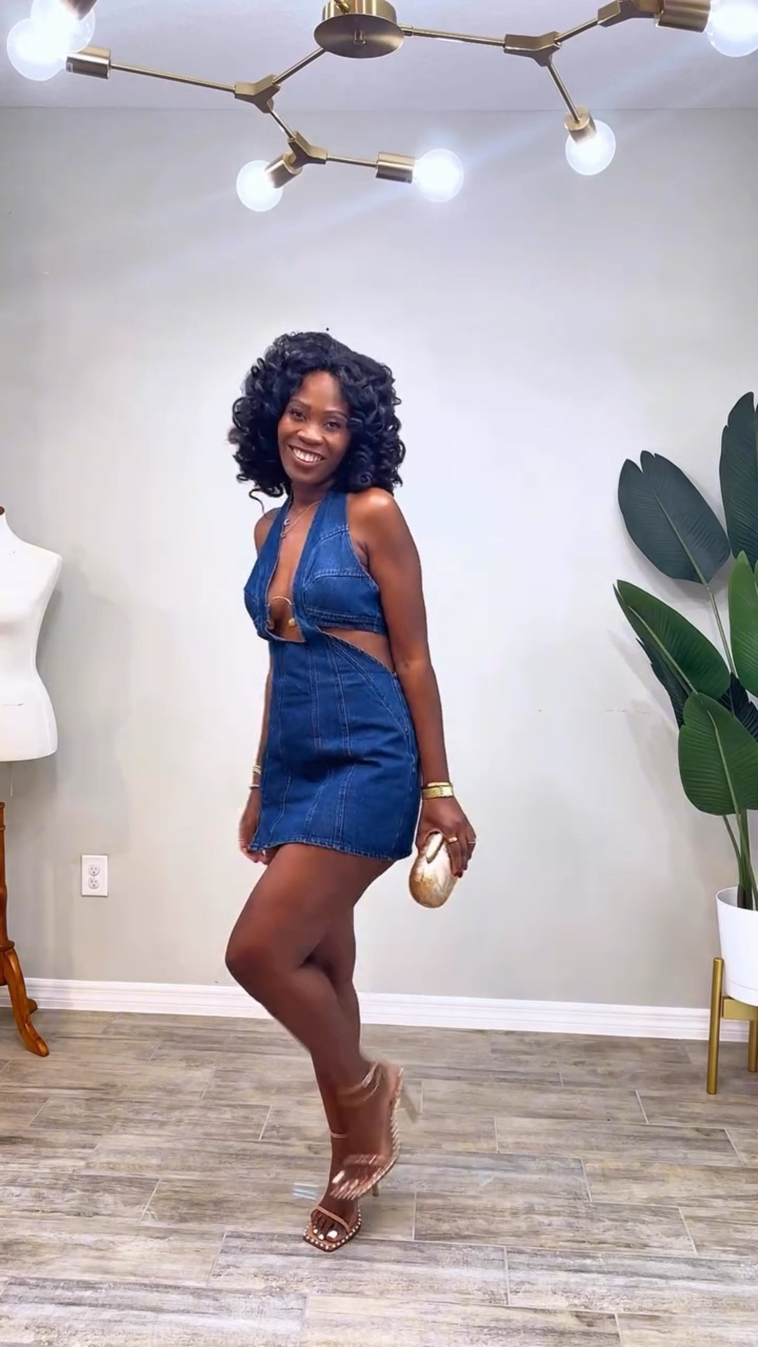 Outfit check!
 
Comment DRESS below to receive a DM with the link to this post!

#outfitcheck #fitchecks #orlandoinfluencer #denimdress #orlandoinfluencers #momstyles #momstylelife #denims #softmomera

#LTKPetite #LTKStyleTip