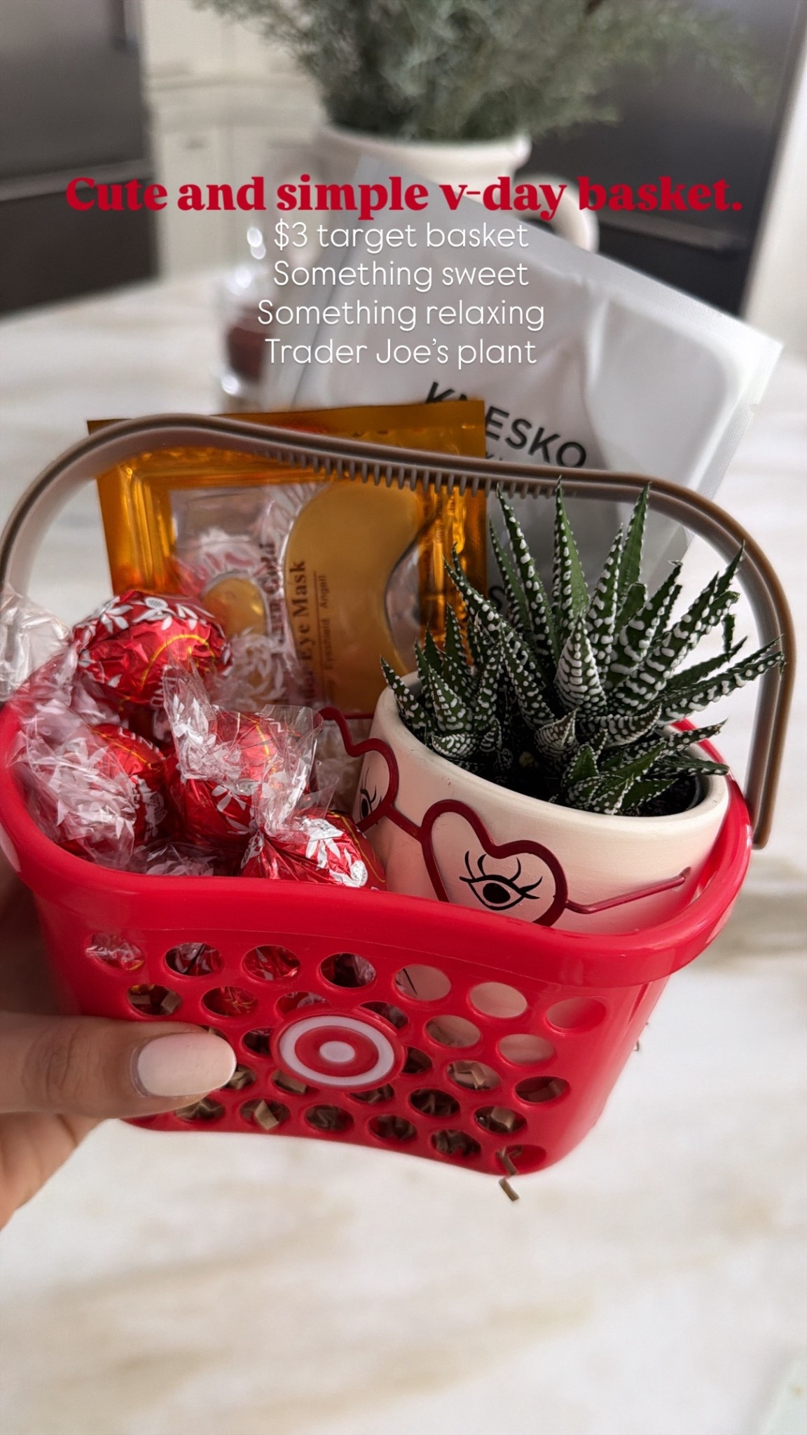Cute teacher Valentine’s Day basket that’s inexpensive. 