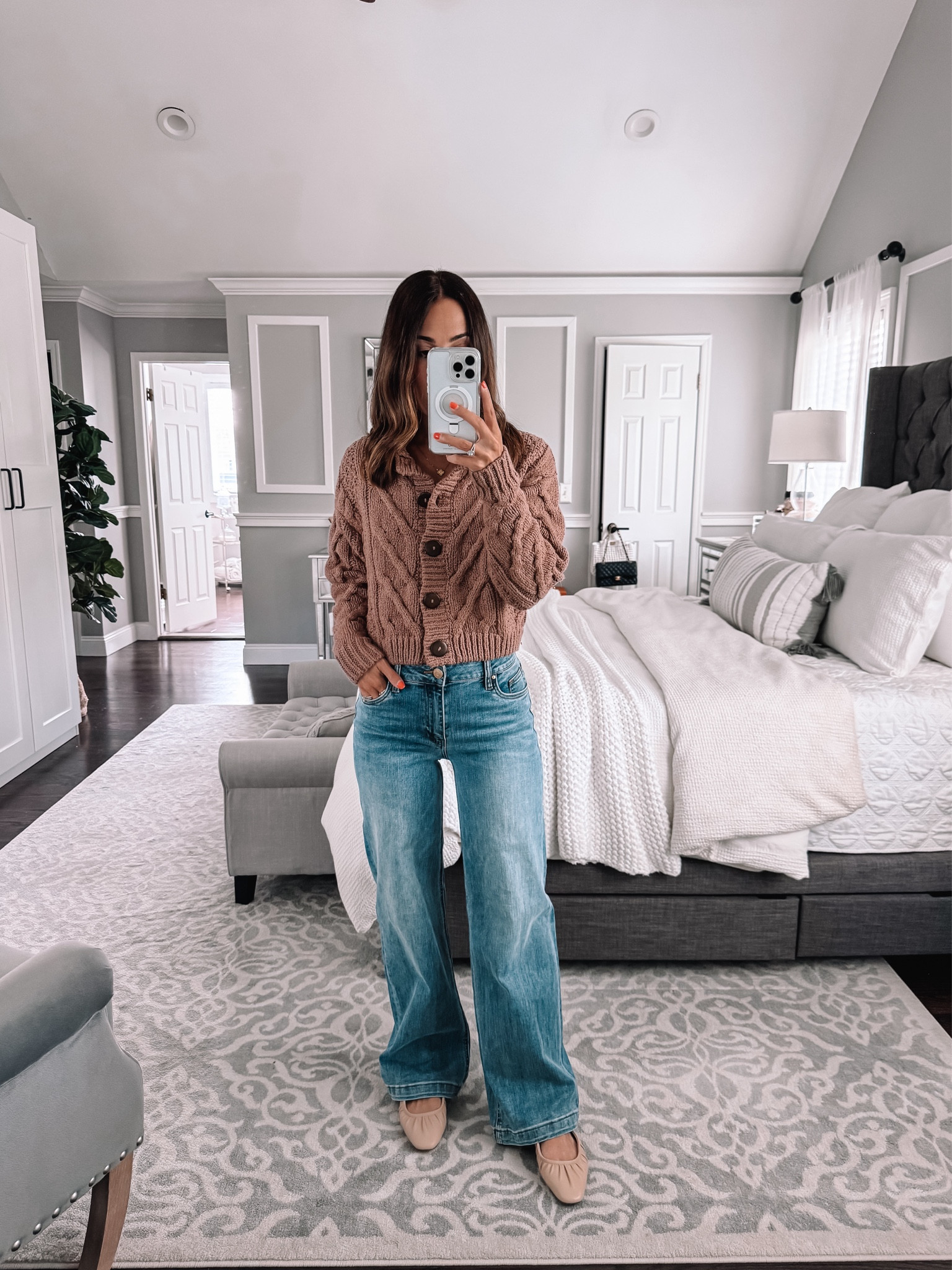 These are the CUTEST wide leg jeans. I sized down to a 0 and xs in the sweater  

#LTKSaleAlert #LTKxNSale #LTKFindsUnder100