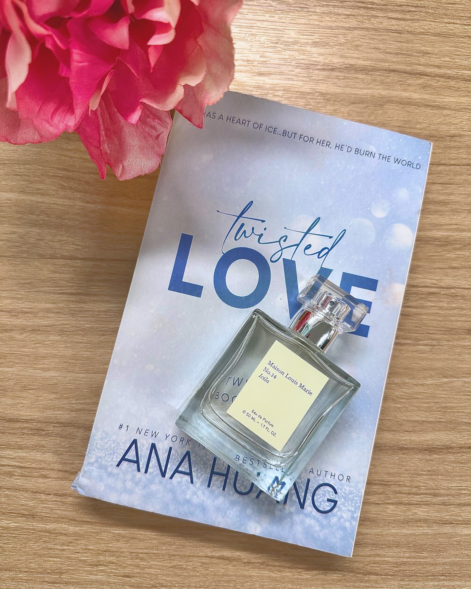 Cozy book and fragrance of the week  #fragrance #romancebook

#LTKWatchNow #LTKU #LTKBeauty