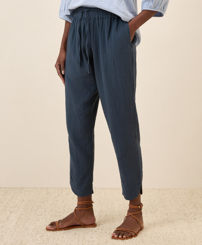 Women’s Coastal Double Gauze Tapered Pull-on Pant made with Organic Cotton | Pact | Pact Apparel