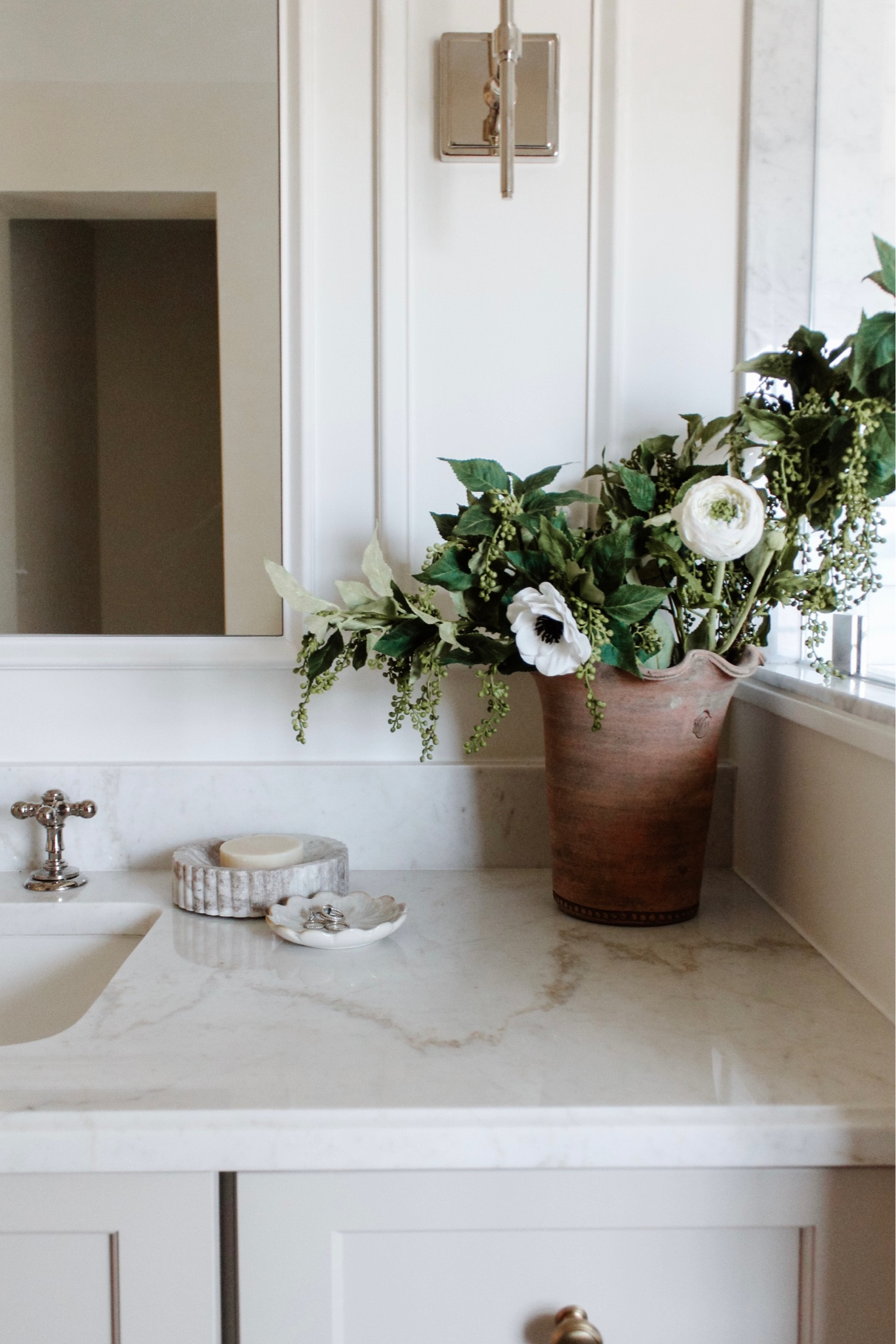 A floral sale - these two flowers included for under $10 each! Afloral massive sale - up to 75% off select floral stems and bunches of greenery! Shop my picks below.
•
•
•
Spring florals, spring decor, dried florals, faux flowers, home decor sale 
#liketkit #LTKsalealert #LTKhome #LTKFind #LTKunder50 
@shop.ltk

