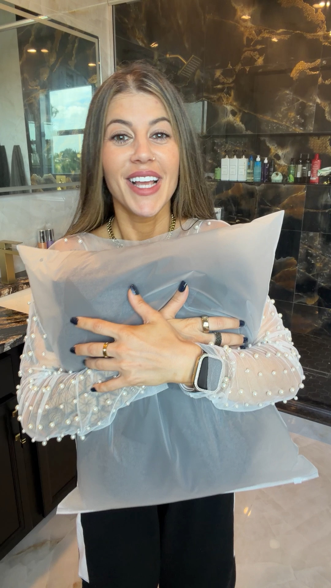 Moms… this is the kind of gift you actually want 🤍

I just tried the Luxome Ultra Plush Robe and I’m not exaggerating when I say this is the softest robe I’ve ever put on… it literally feels like being wrapped in a cozy blanket but still looks cute + put together

What I love:
– ultra plush bamboo viscose blend (you can FEEL the difference)
– oversized, comfy fit without looking sloppy
– inner tie so it actually stays closed (!!!)
– dual belt loops so you can adjust the fit perfectly

It’s one of those things you don’t realize you need until you put it on… and then you never want to take it off

Honestly if you’re shopping for Mother’s Day (or sending this to someone who is 👀)… this is such a good, thoughtful gift

comment ROBE and I’ll send you the link 🤍 (affiliate link)



.
.
.
.



#feelthelove #luxomecomfort #mothersdaygiftideas #cozyhome #momlife #giftideas

#LTKMothersDay