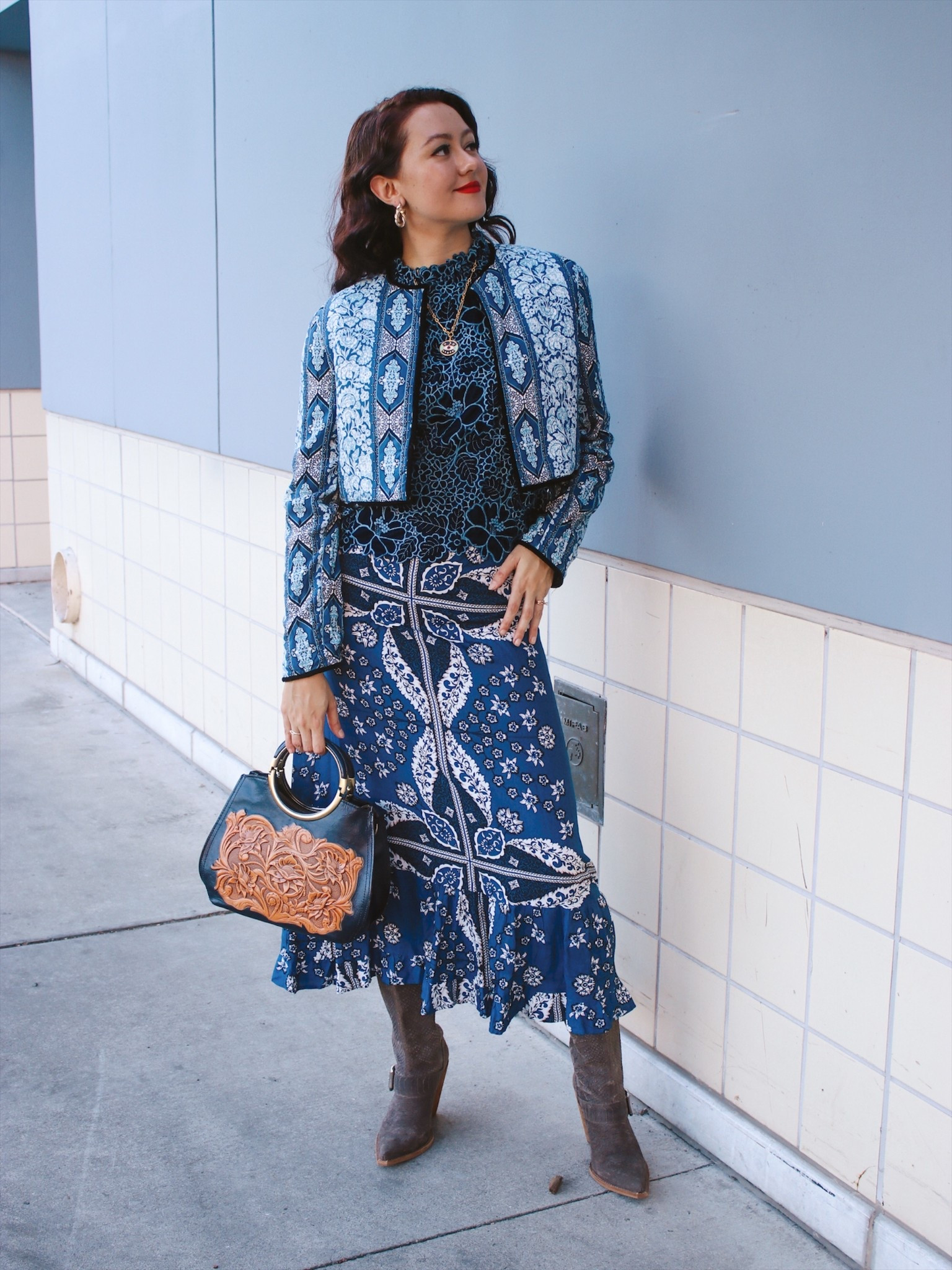 Suede, bag, bags for women, bags for her, handbags, handbag, women bags, shoulder bag, tote bag, purse, purse for women, gift guide, gifts for her, leatherr

#LTKSeasonal #LTKGiftGuide #LTKHoliday