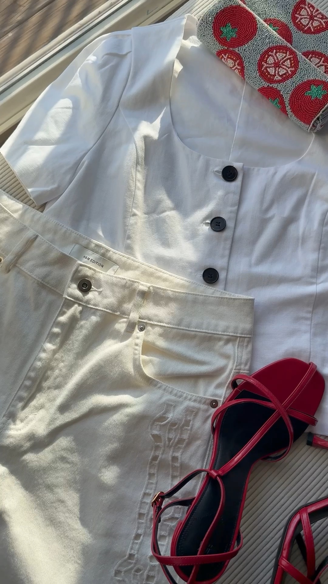 Chic little outfit with a pop of red . New buys from H&M 

#LTKootd #LTKSeasonal