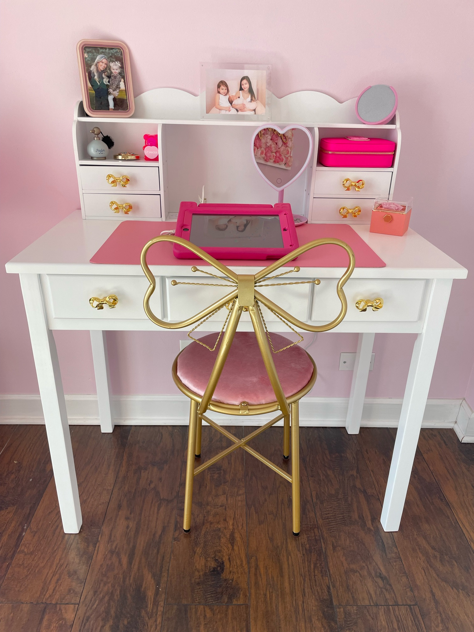 My daughter’s desk/vanity!

#vanity #desk #girlsvanity #toddlervanity #toddlervanity #toddlerdesk #toddlerbedroom 

#LTKkids #LTKfamily #LTKhome