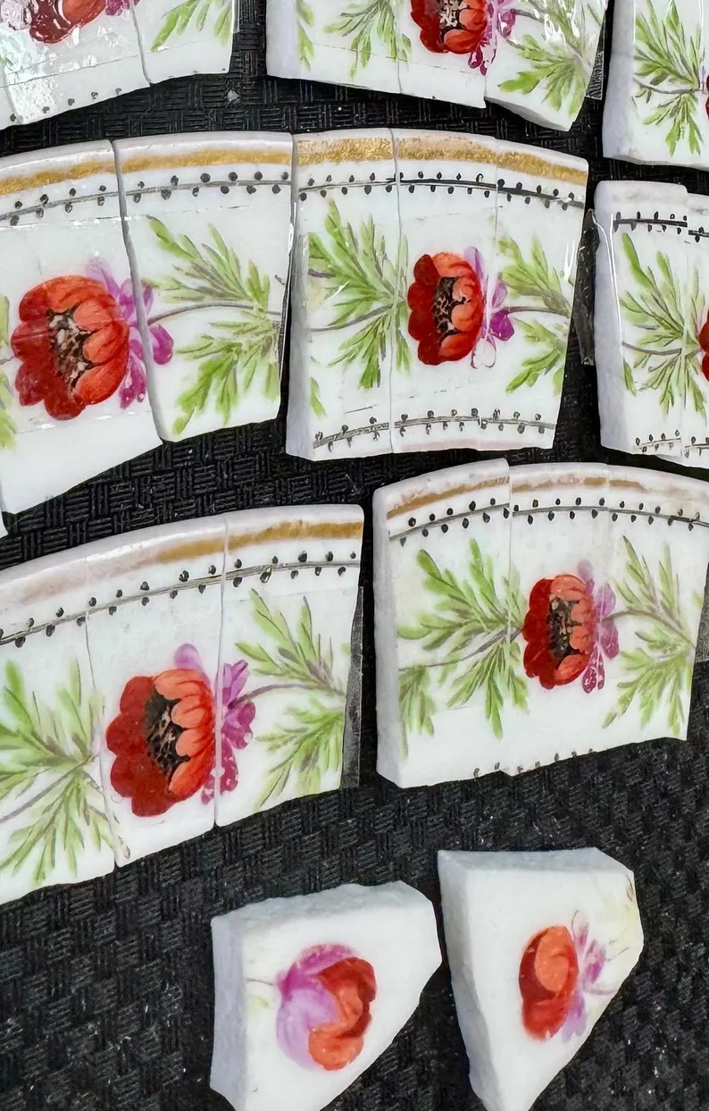 RED FLOWER FLORAL Vintage China Mosaic Tiles \u2013 Pique Assiette 42pcs Id 330 - Etsy | Etsy (Global)