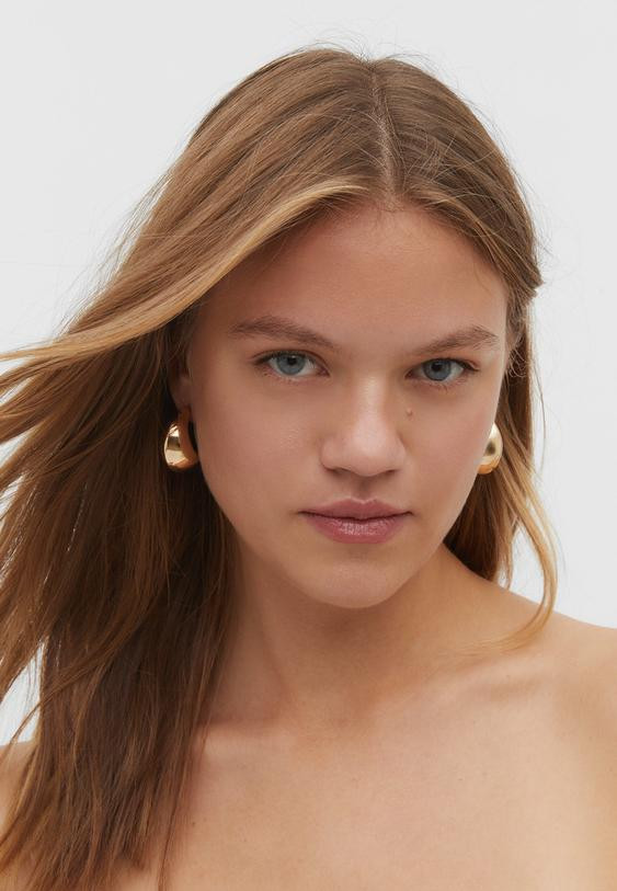 Oval hoop earrings | Stradivarius (UK)