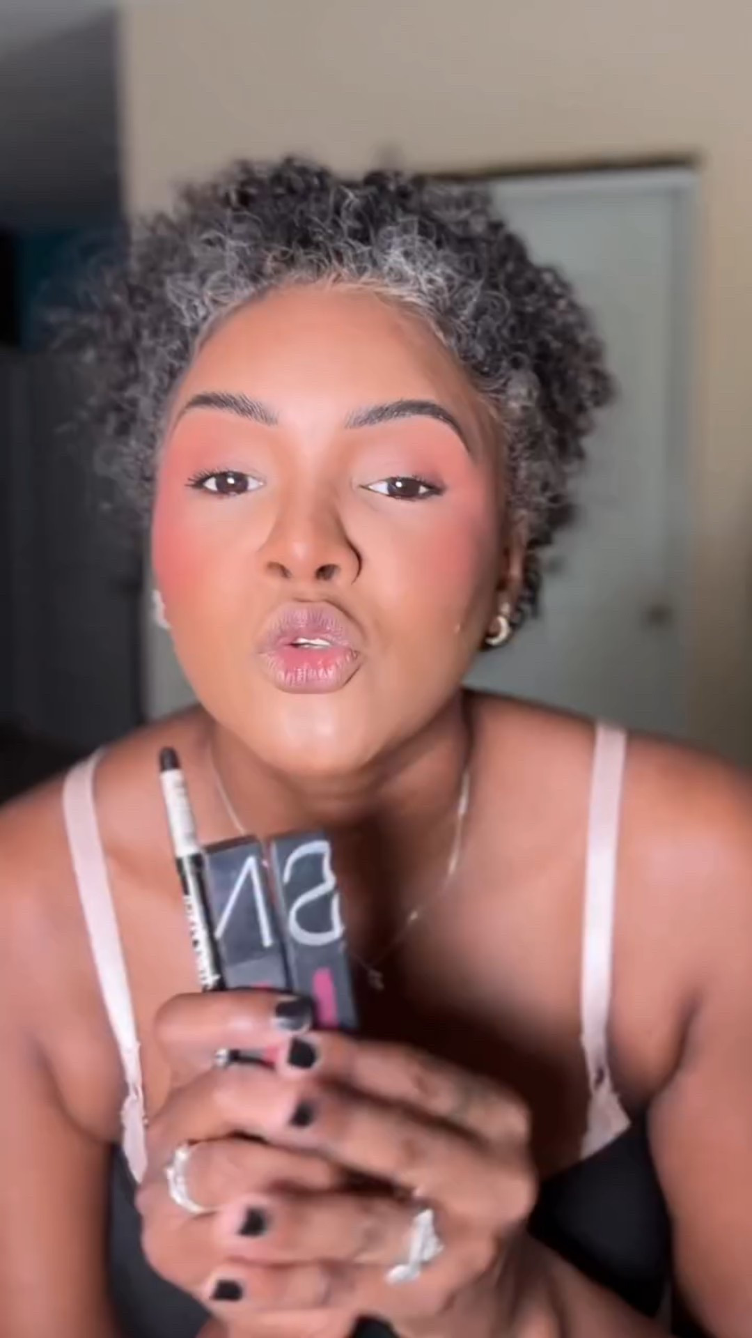 Píntate los labios de rosado siendo morena y luce fantástica. 

Lip liner @lacolorscosmetics 
Labial @narsissist @doseofcolors 

#loidamua #lipcombotutorial #beautifullips