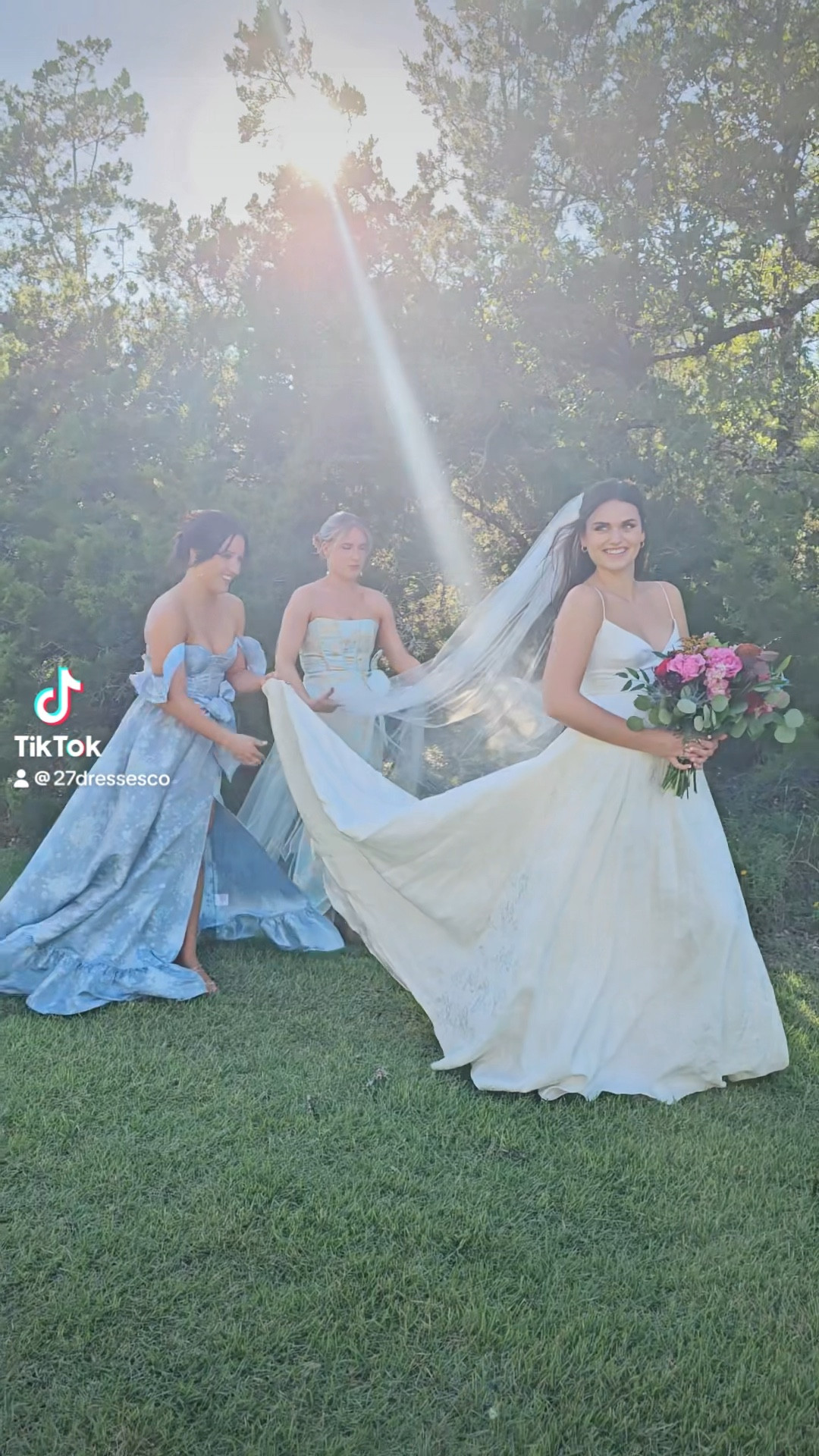 Bridesmaids in mismatched V. Chapman shades of blue 🩵

#LTKStyleTip #LTKWedding #LTKVideo