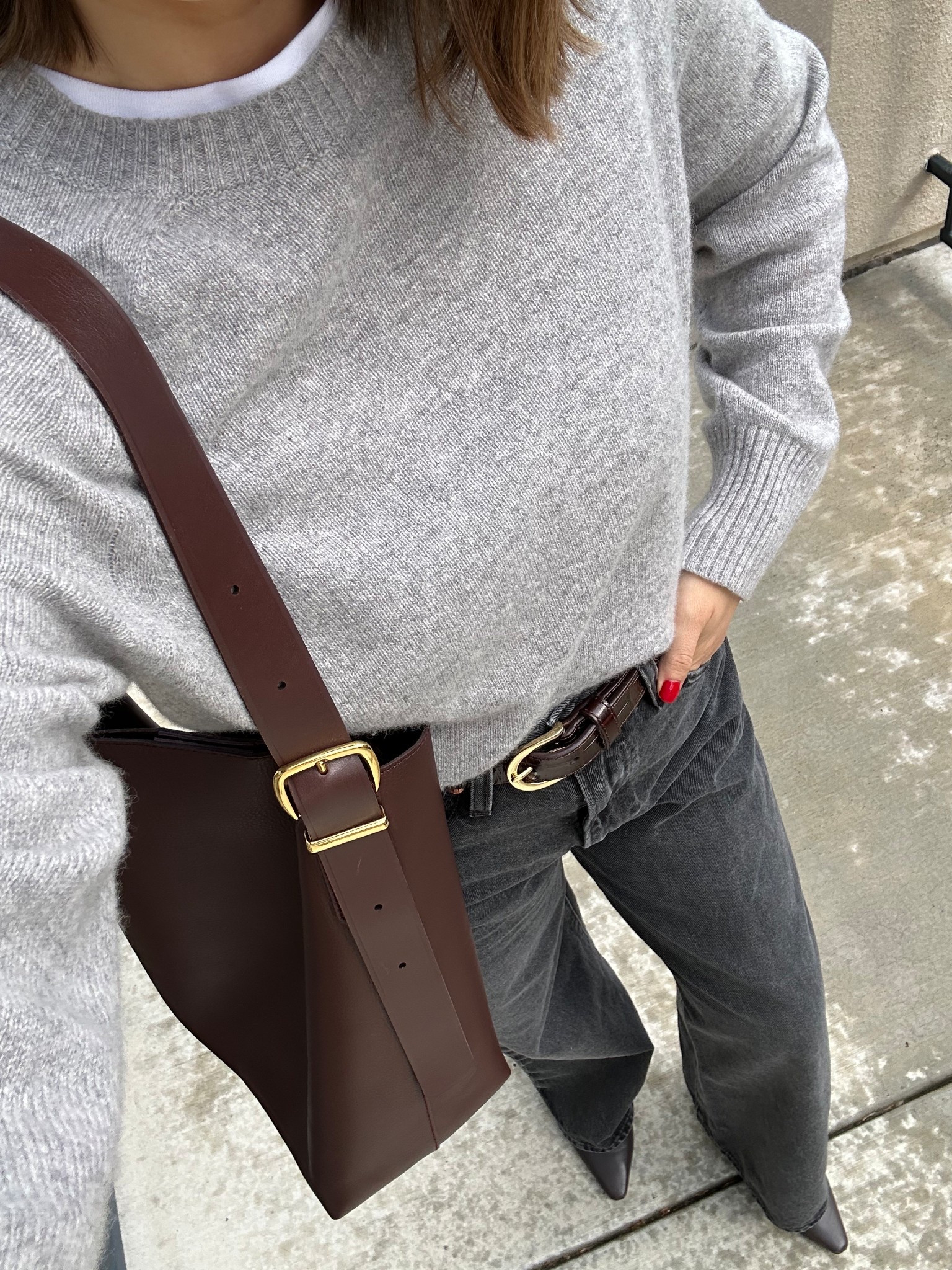 Spring staples on sale —

Everlane cashmere sweater- 25% off
Levi’s wide ribcage jeans - 32” inseam
Madewell tote - on sale 

Spring outfit / classic outfit 

#LTKWorkwear #LTKSpringSale #LTKSaleAlert