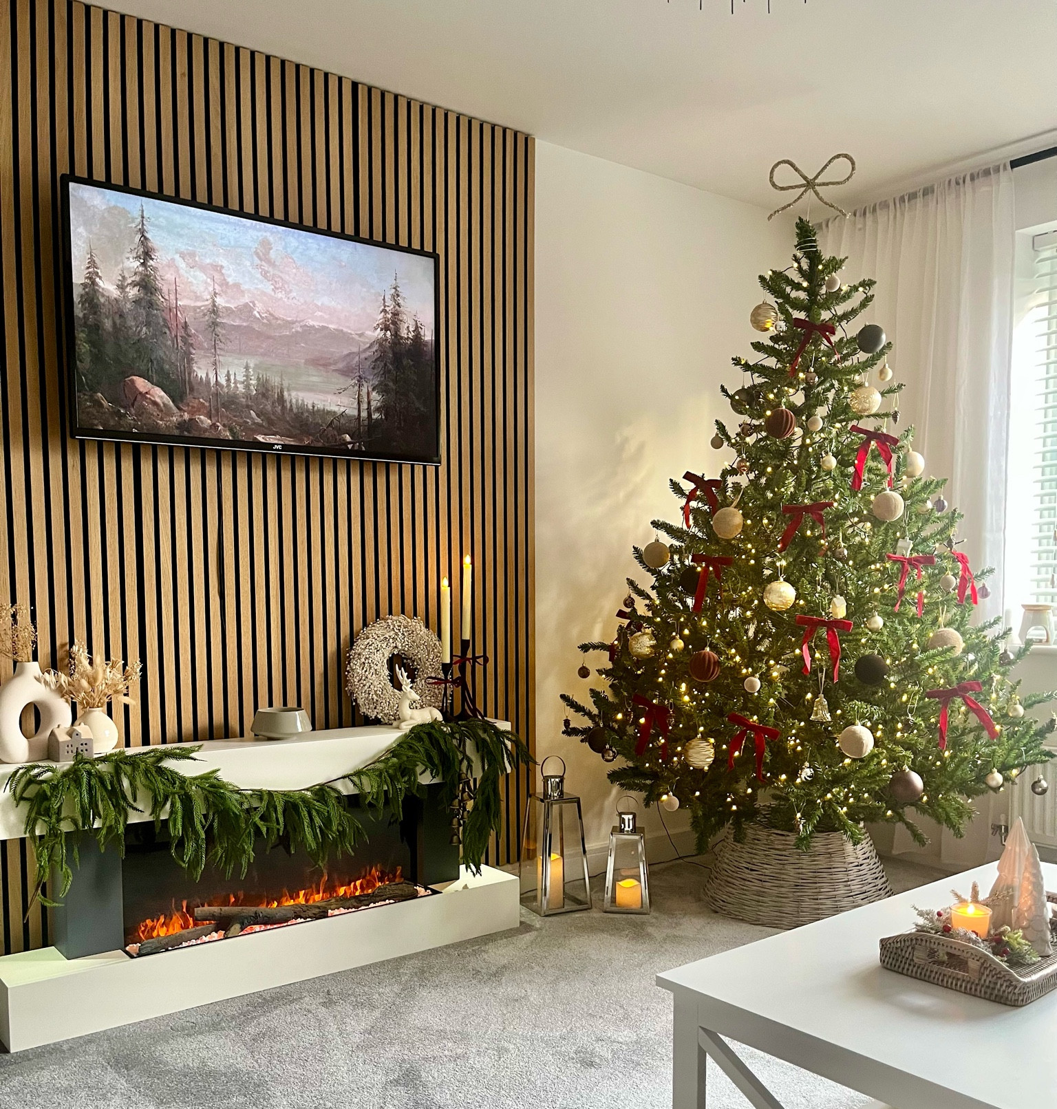 Christmas tree inspo, burgundy brown & gold Christmas decor, Christmas bows, traditional
Christmas tree decor 

#LTKhome #LTKwinter #LTKuk