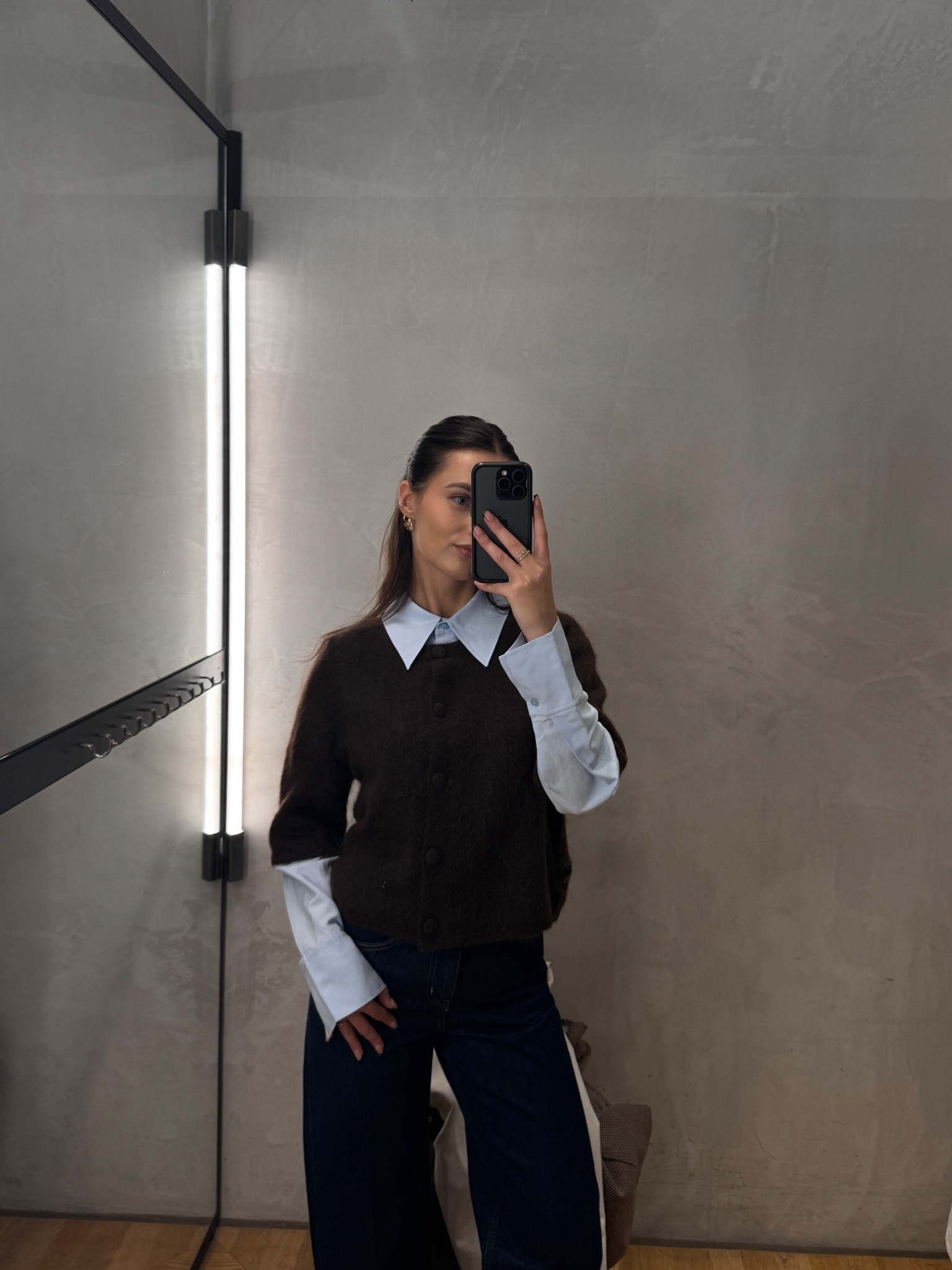 Brown cardigan with dark blue jeans

#LTKuk #LTKeurope #LTKautumn