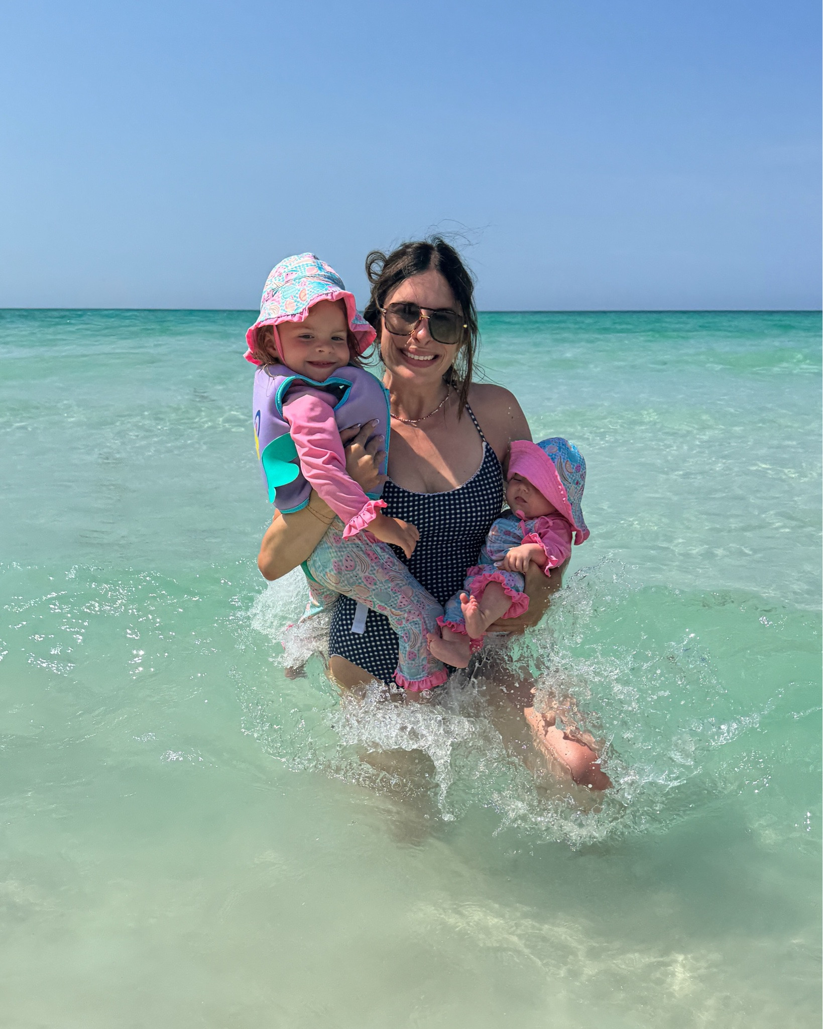 sweet sweet beach memories with my girls ••• it’s the last 2 videos that I’ll remember forever! 🌊☀️
