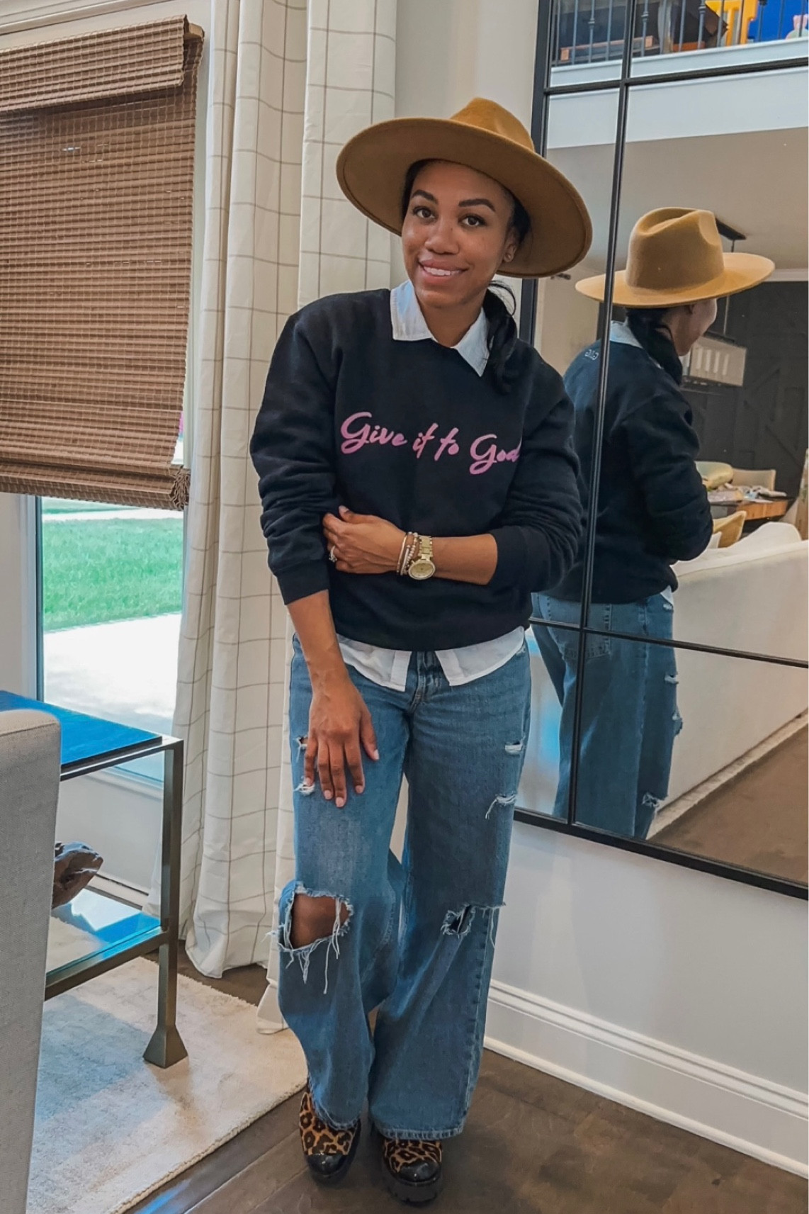 Love a good sweatshirt and denim look! 🫶🏽
#jeans #denim #sweatshirt #crewneck #widelegjeans #hat #boots #leopardprint

#LTKshoecrush #LTKfindsunder100 #LTKstyletip