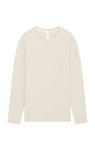 alo Elevate Waffle Long Sleeve Crew in Bone. Size L | Revolve Clothing (Global)
