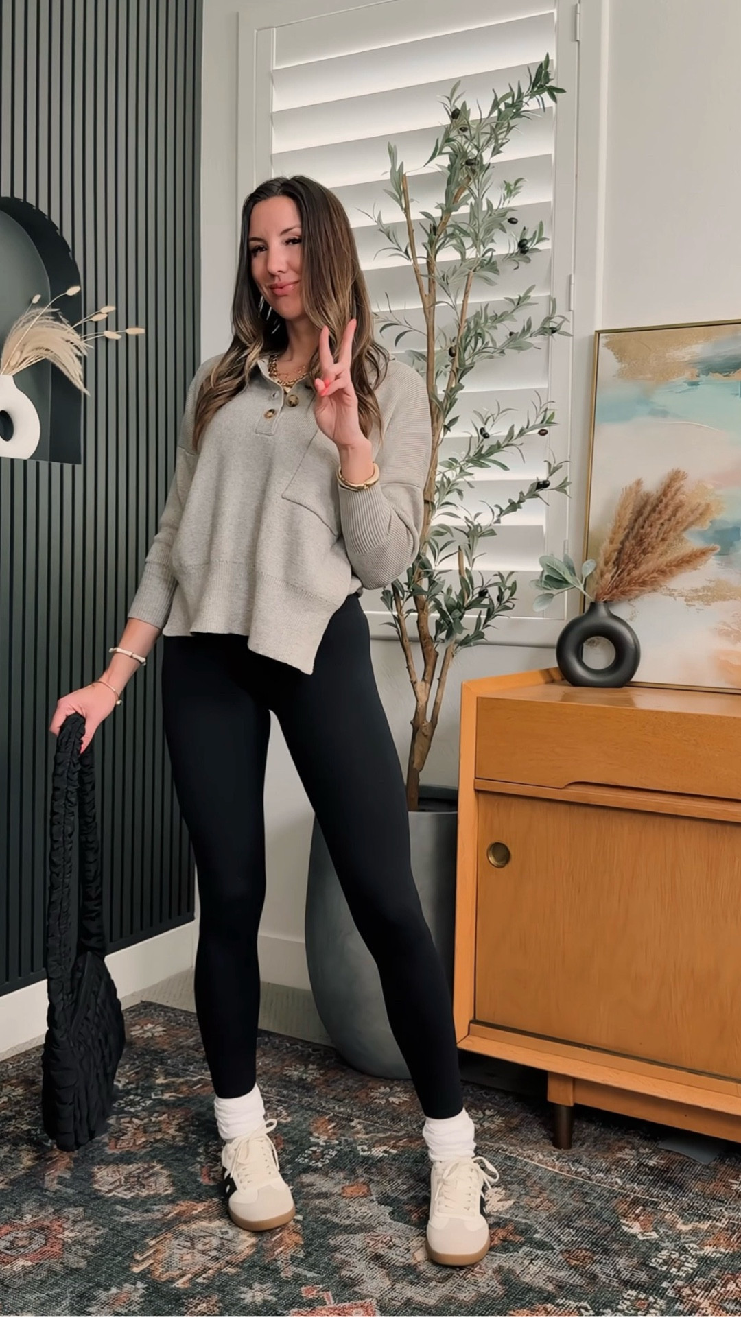 The viral socks everyone’s talking about slay!!!🧦👌🏼 Pairing them with leggings and 2 different tops. 3 color options and going fast!👌🏼💫✨

#LTKSaleAlert #LTKootd #LTKmomlife