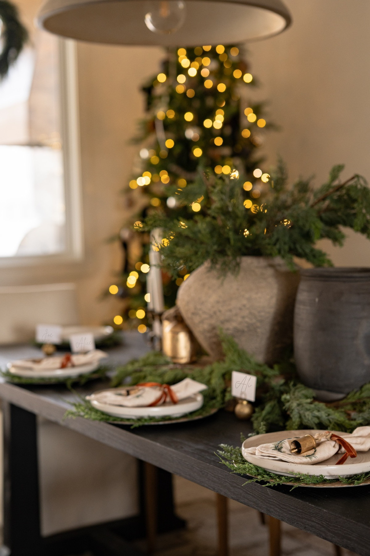 Hosting for Christmas doesn't have to be stressful, let us handle the design for you! We've decorated our dining room tablescape with garland, neutrals, velvet bows, and a touch of gold for a classic design - we're obsessed! 

 

#LTKHoliday #LTKSeasonal #LTKHome