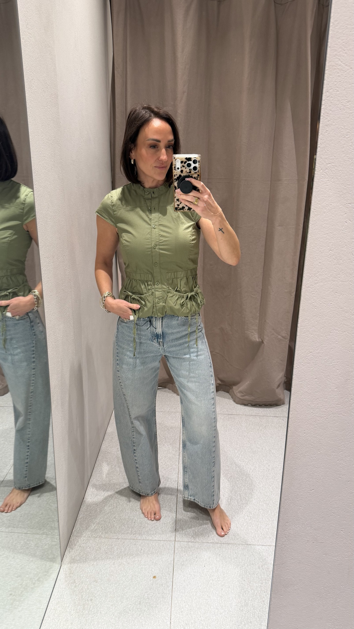 M top, no stretch 
4 crop barrel for an oversized fit 

#LTKPetite #LTKOver40 #LTKmomlife