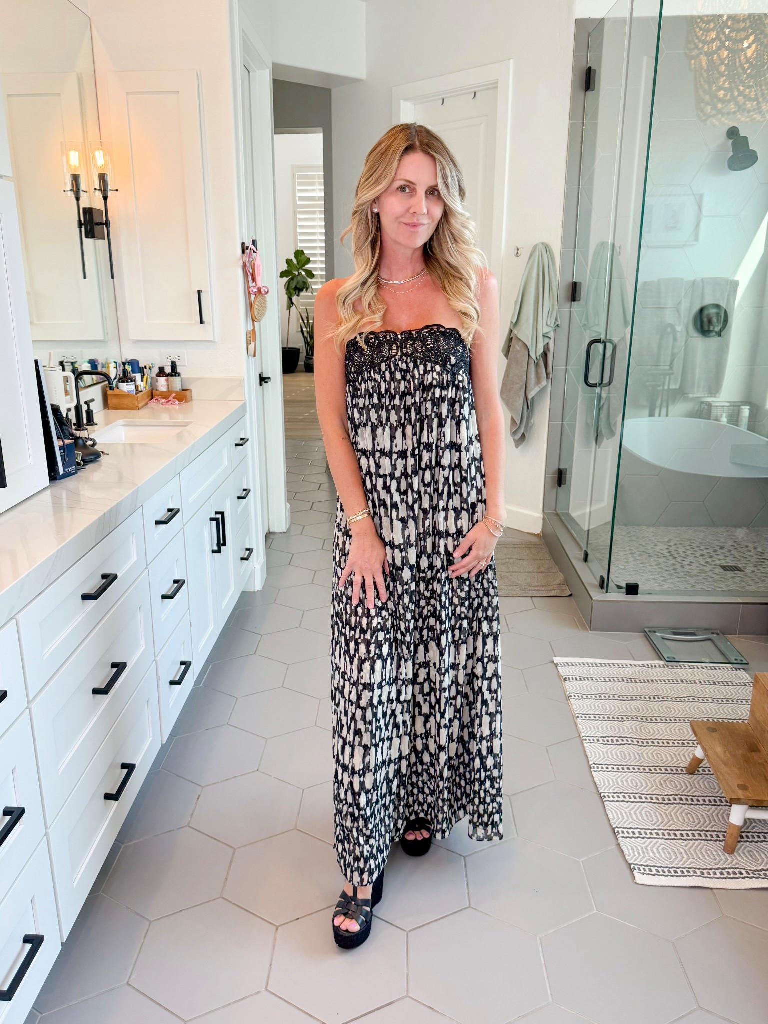 A cute and comfortable dress that can be dressed  up or down 

#LTKSwim #LTKSeasonal #LTKParties