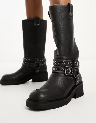 Bershka – Wadenhohe Stiefel in Schwarz mit Schnallendetail | ASOS (Global)
