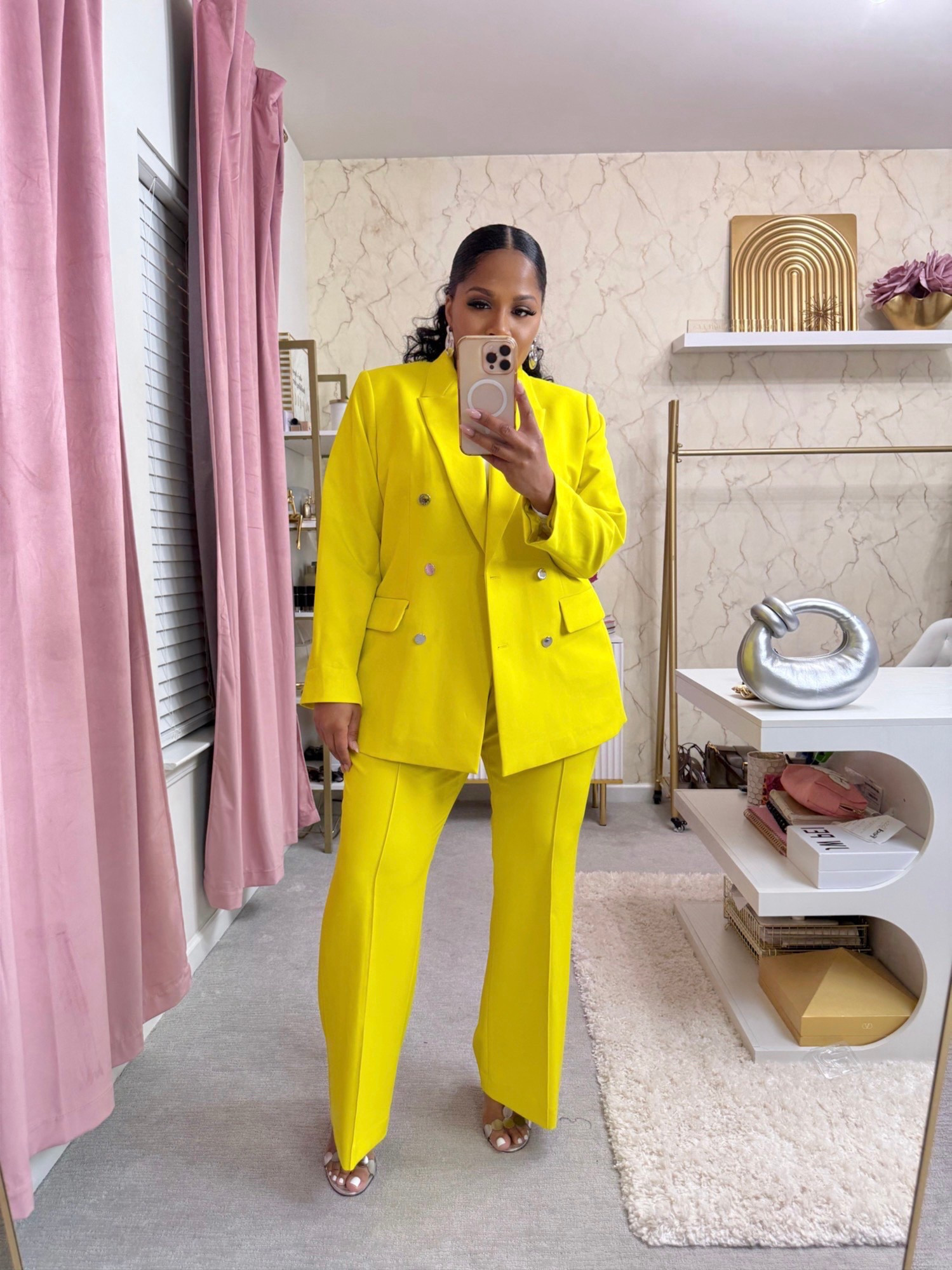 Spring suiting!

Tagging a great suit for spring plus it’s on sale.  please note it’s avail in Regular, Petite and Plus. I am in a +14 W blazer & 16W pant. Blazer runs a tad oversized just FYI (14 reg would fit also)

#LTKStyleTip #LTKPlusSize #LTKSpringSale