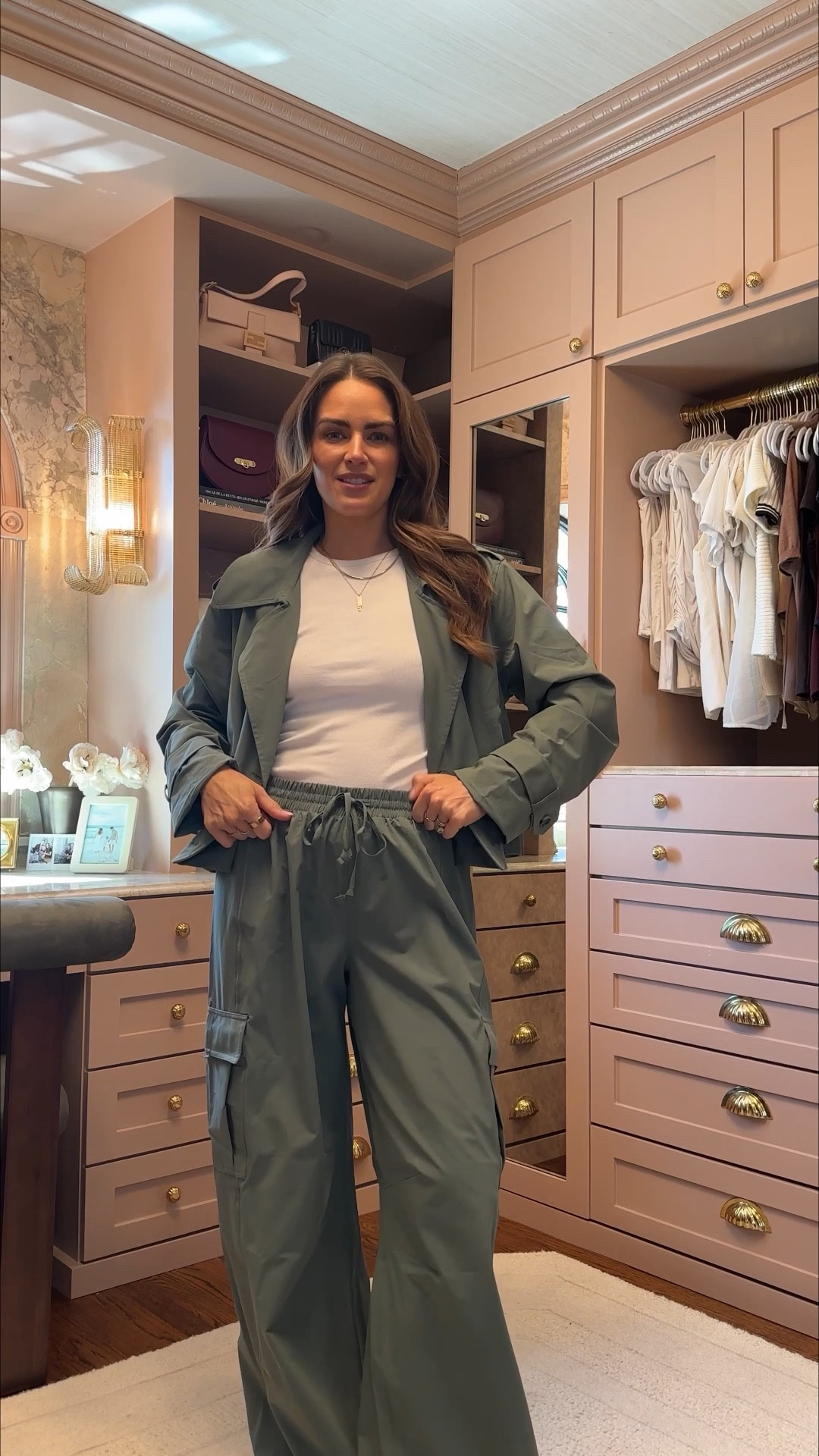#AbercrombiePartner YPB has some of favorite go-to pieces for Spring! I love activewear and lightweight layering pieces that take me from a workout to school drop off or running errands. All looks are via @abercrombie & I have sizing info is below.  

Workout set – small 
Crinkle Cropped Jackets – medium (for an oversized fit but could wear a small) 
Crinkle Balloon Pants - small 