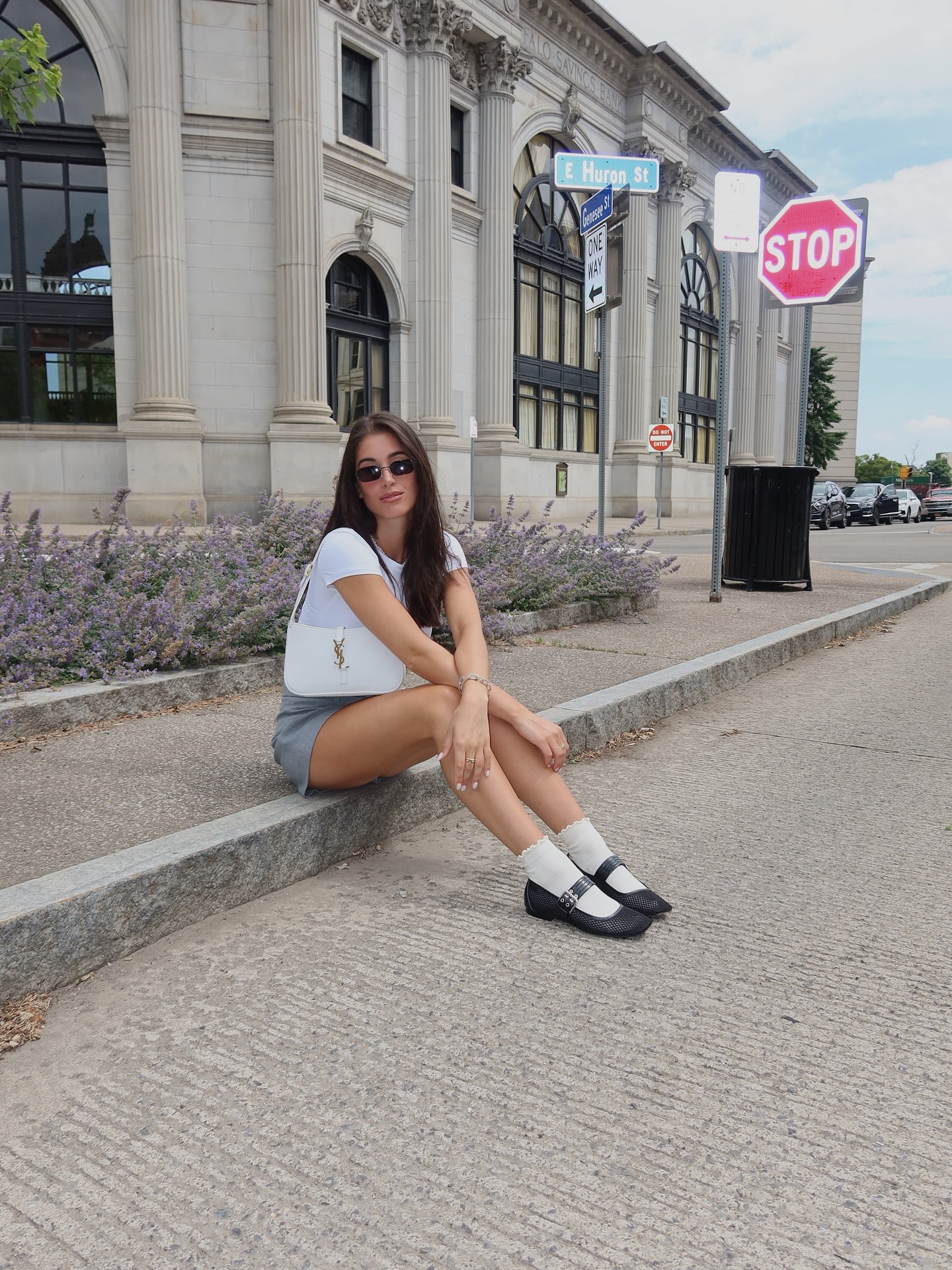 ootd ft. @dolcevita 📷🫧🩶
#dolcevitashoes #dolcevitapartner 

.
.
.
.
.
#ootd #outfitinspo #summeroutfit #styleinspo #pintereststyle