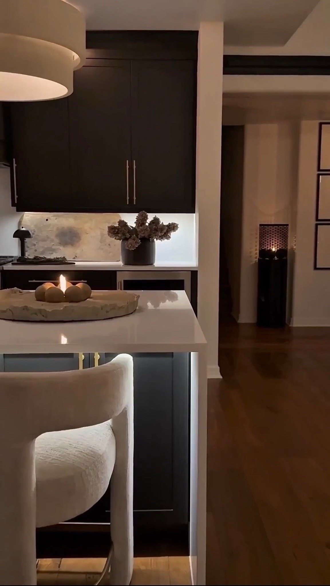 ✨ Evening glow vibes with the coziest setup. These barstools and the tabletop fire pit make the space feel so calm, warm, and inviting. Truly loving this modern organic moment. 🤎


#homeinspo #cozyspaces #neutralhome #modernorganic #interiordesign #homedecor #warminteriors #kitchendesign #eveningvibes #summerthompsonstyles


#LTKHome