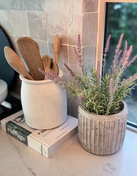 Kitchen styling

Styled kitchen -kitchen decor-artificial plant-artificial lavender-kitchen necessities-functional decor for kitchen

#LTKStyleTip #LTKHome #LTKSeasonal