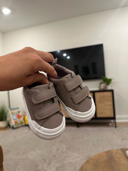 Crying over how cute these little toddler shoes are for fall and winter :’) 

baby boy fashion / baby clothes / toddler outfits / toddler boy style / toddler sneakers 


#LTKkids #LTKSeasonal #LTKbaby