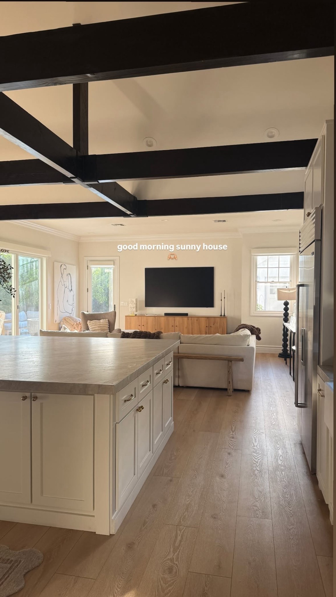 I love the sunshine in this room 💛

living room | home decor | couch